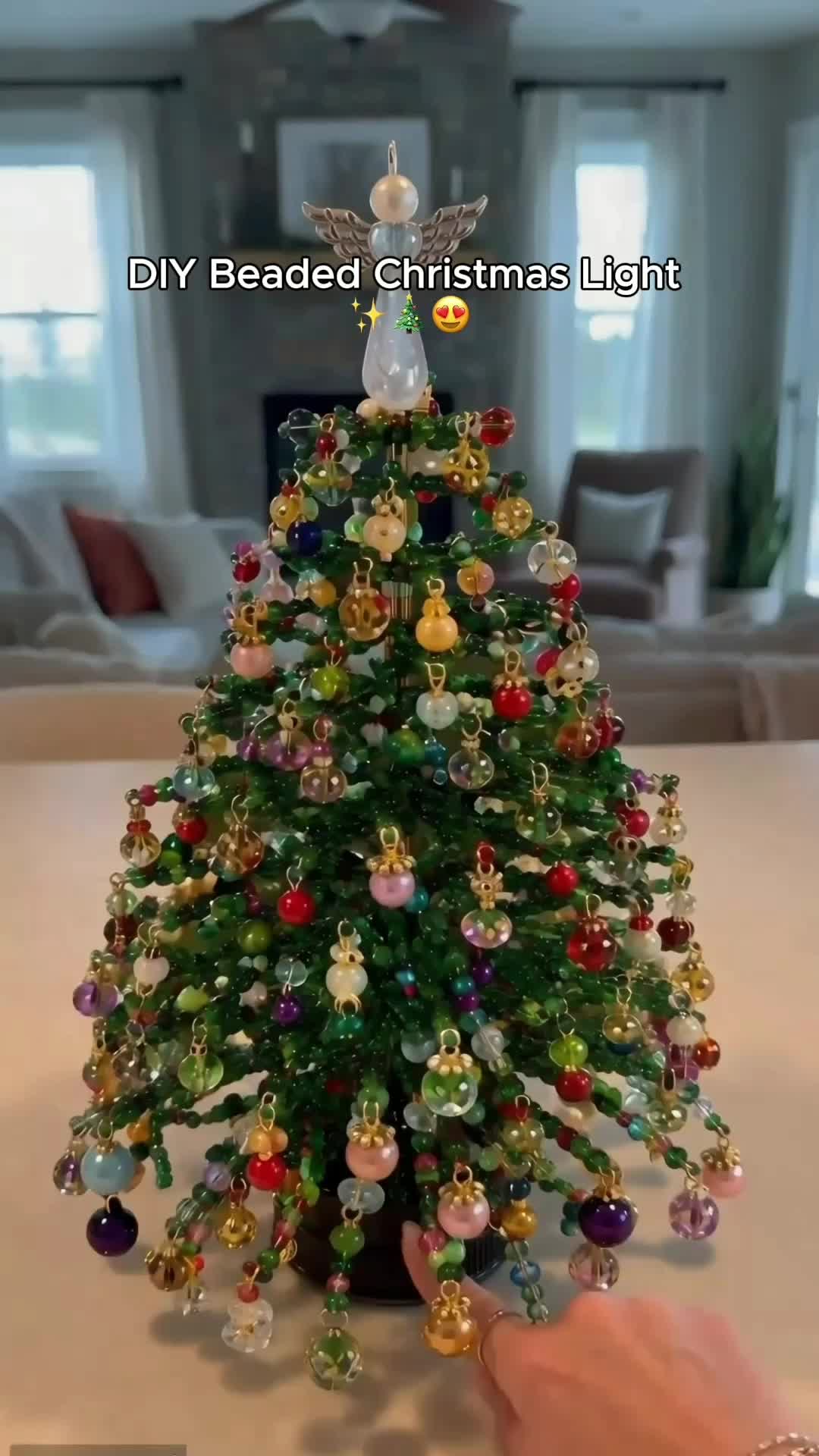 AileSeine Facebook ad: Kit DIY Perles de Noël: Créez des Décorations Uniques!