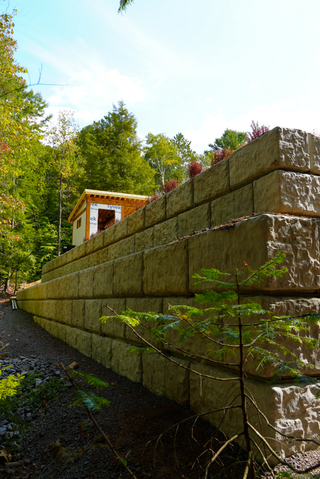 Groupe Lalonde Inc Facebook ad: Pierres naturelles ou blocs de béton: des options…