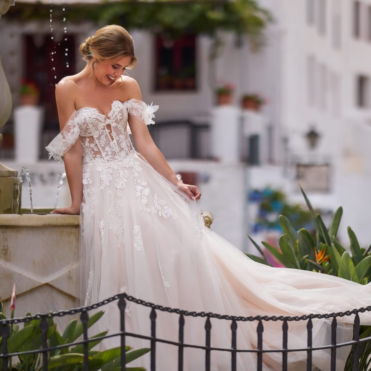Wedding Dresses - STEYR Facebook ad: Buche jetzt deinen Anprobetermin und finde dein Traumkleid!