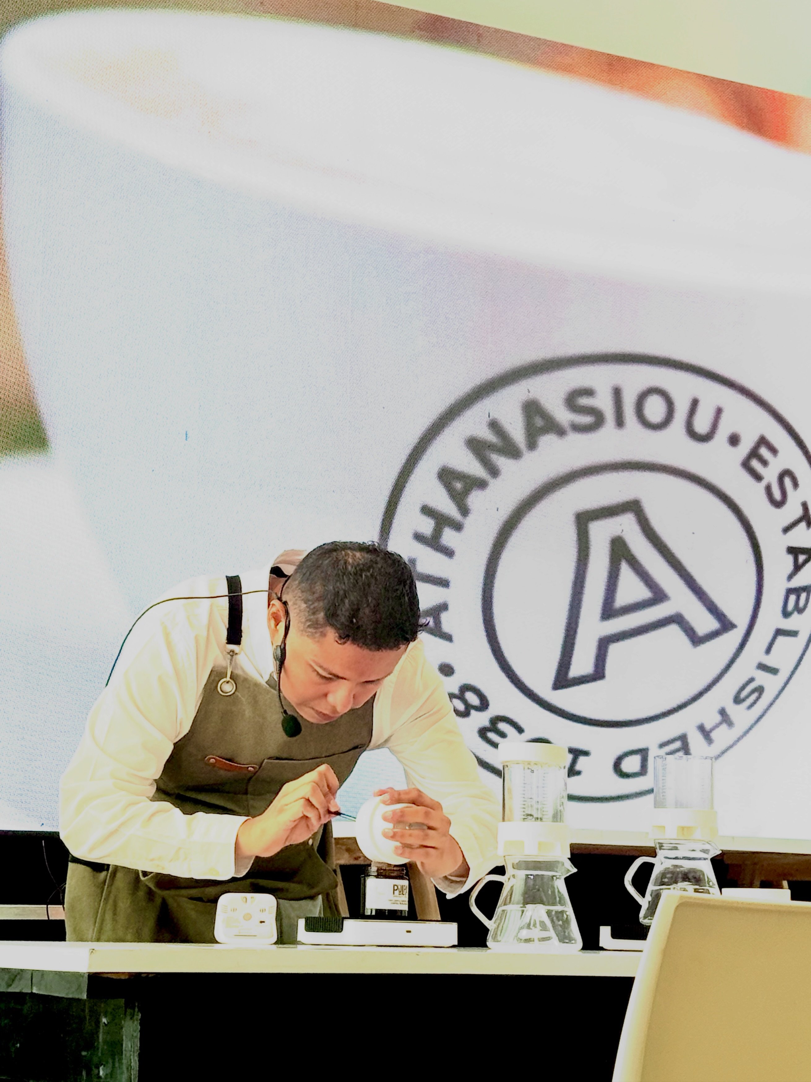 Athanasiou Panamá Facebook ad: ¡Larga vida a los artistas del café!