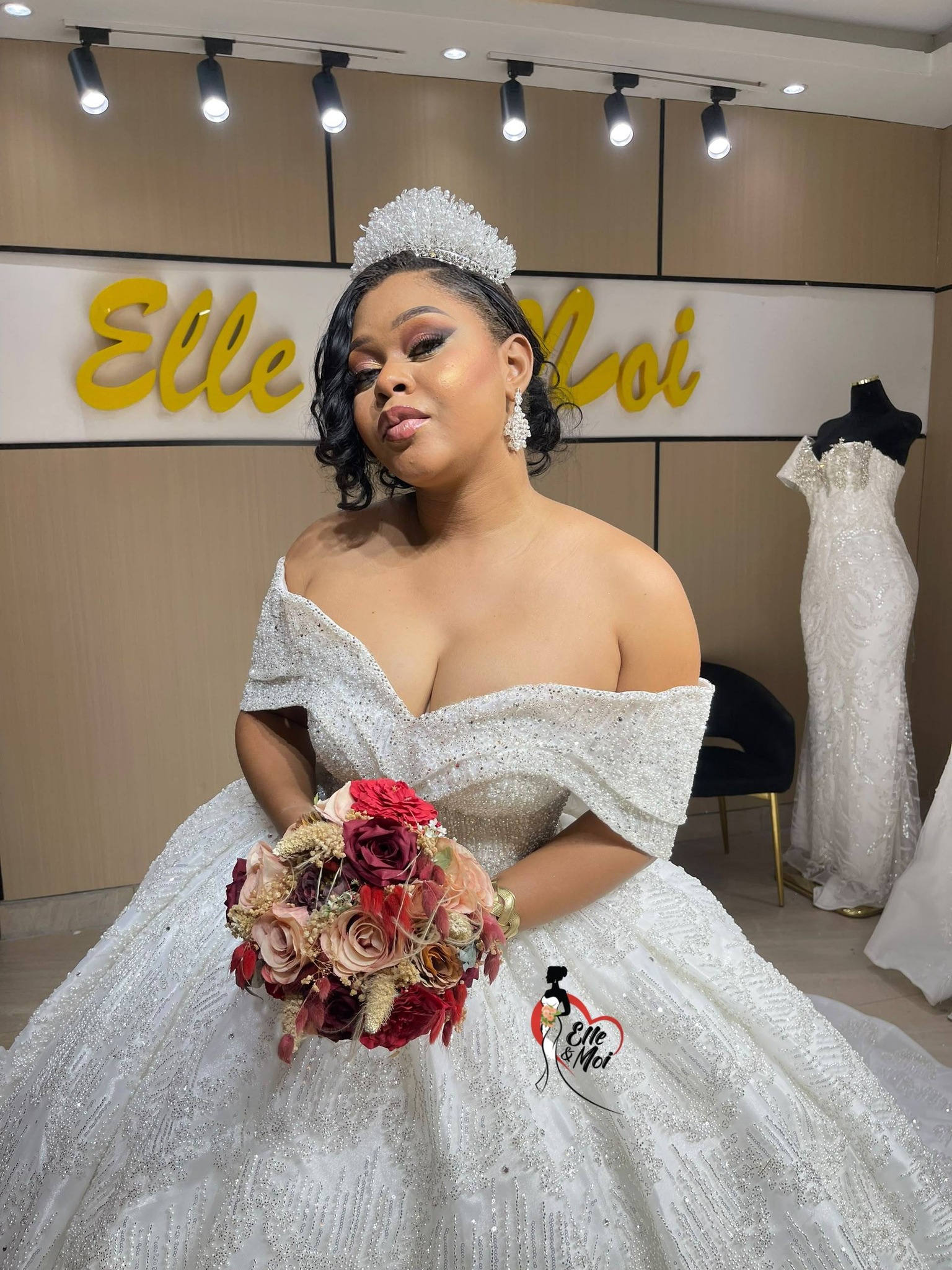 Elle et Moi Facebook ad: Découvrez la NOUVELLE COLLECTION DE ROBES DE MARIÉE…