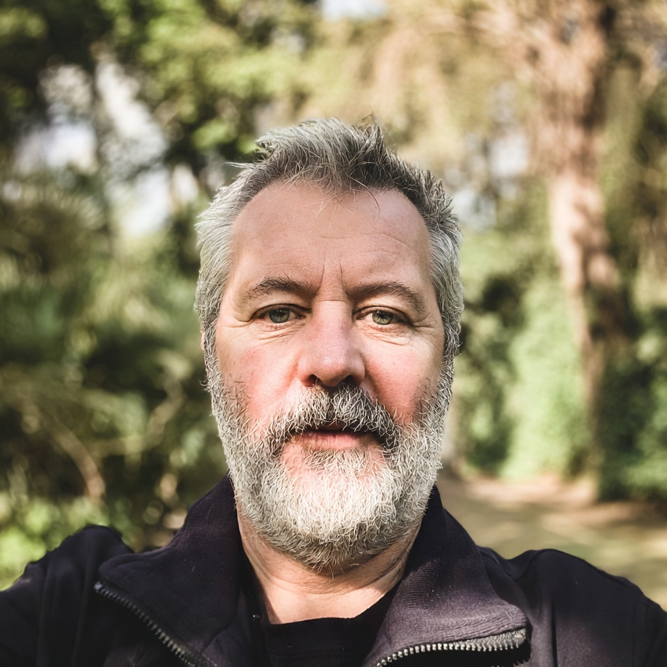Dr. Erik Lindqvist Facebook ad: £600 and two years. Then surgery.
