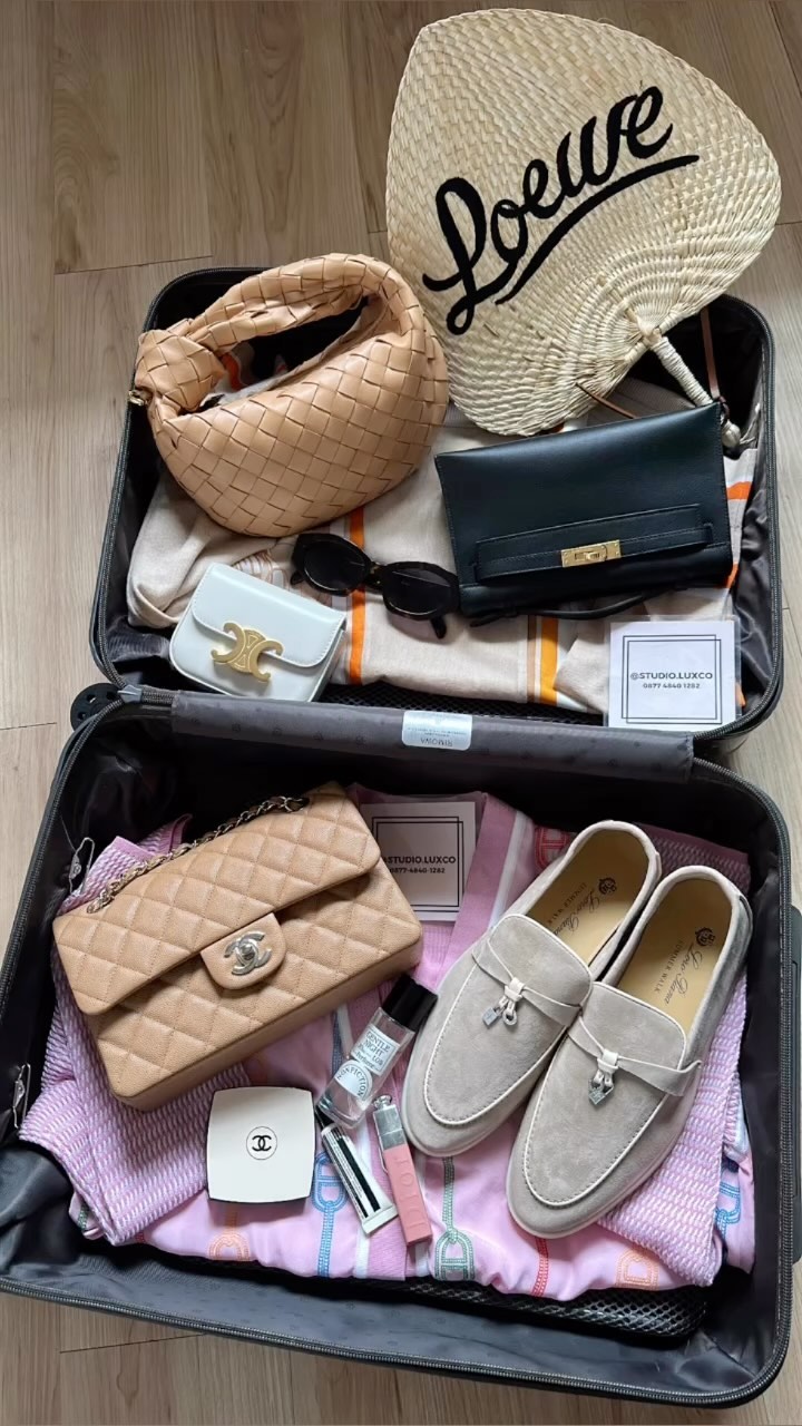 Studio Luxco Facebook ad: Travel outfit essentials