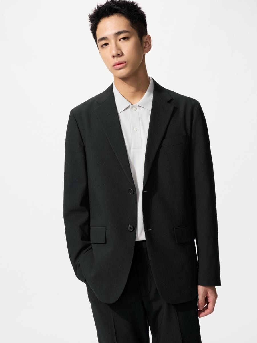 Uniqlo Indonesia Facebook ad: Dapatkan koleksi luaran UNIQLO.