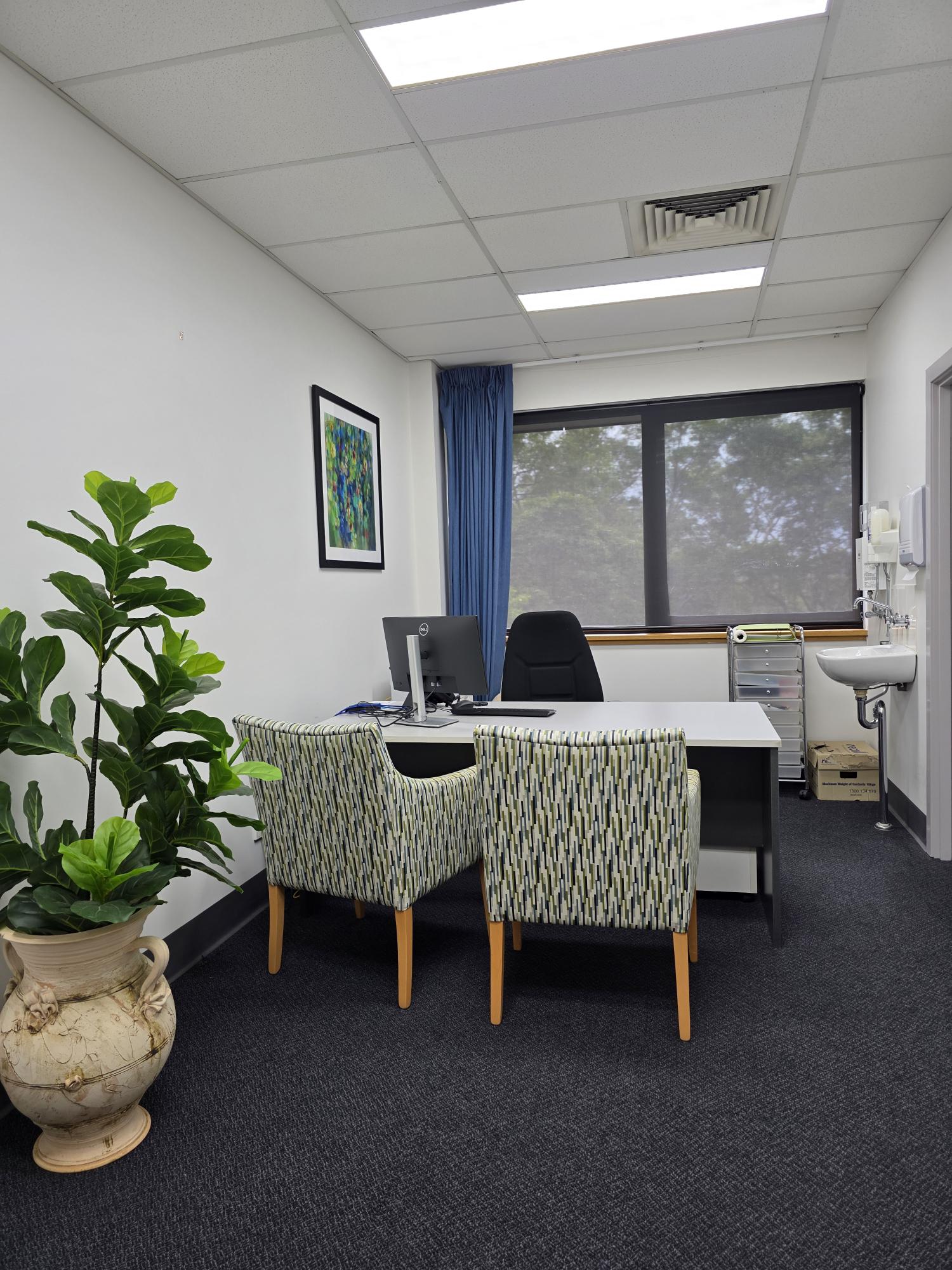 Toronto Private Hospital Facebook ad: Consulting Rooms Now Available at HealtheMind Hub!