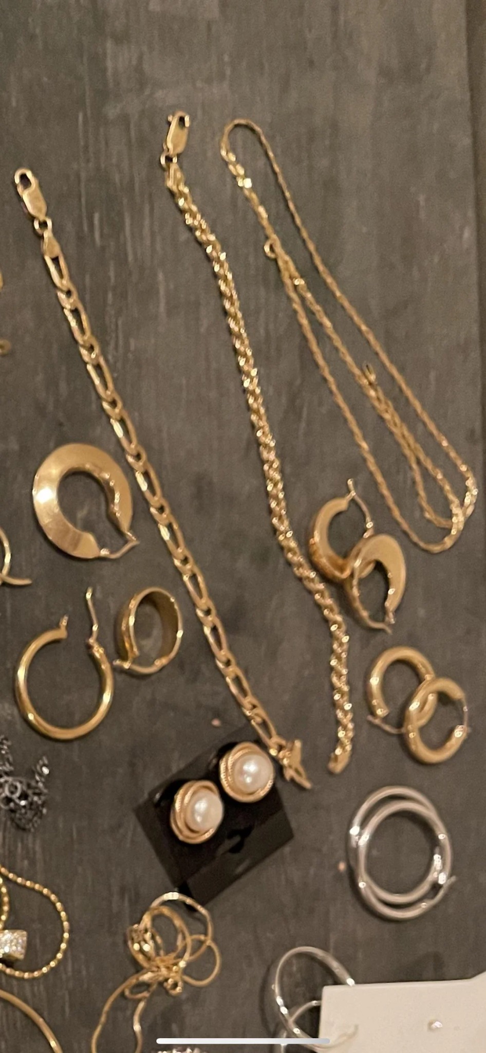 Lilly Davis Facebook ad: If you got more than 1/3 oz of gold in a drawer, read this…