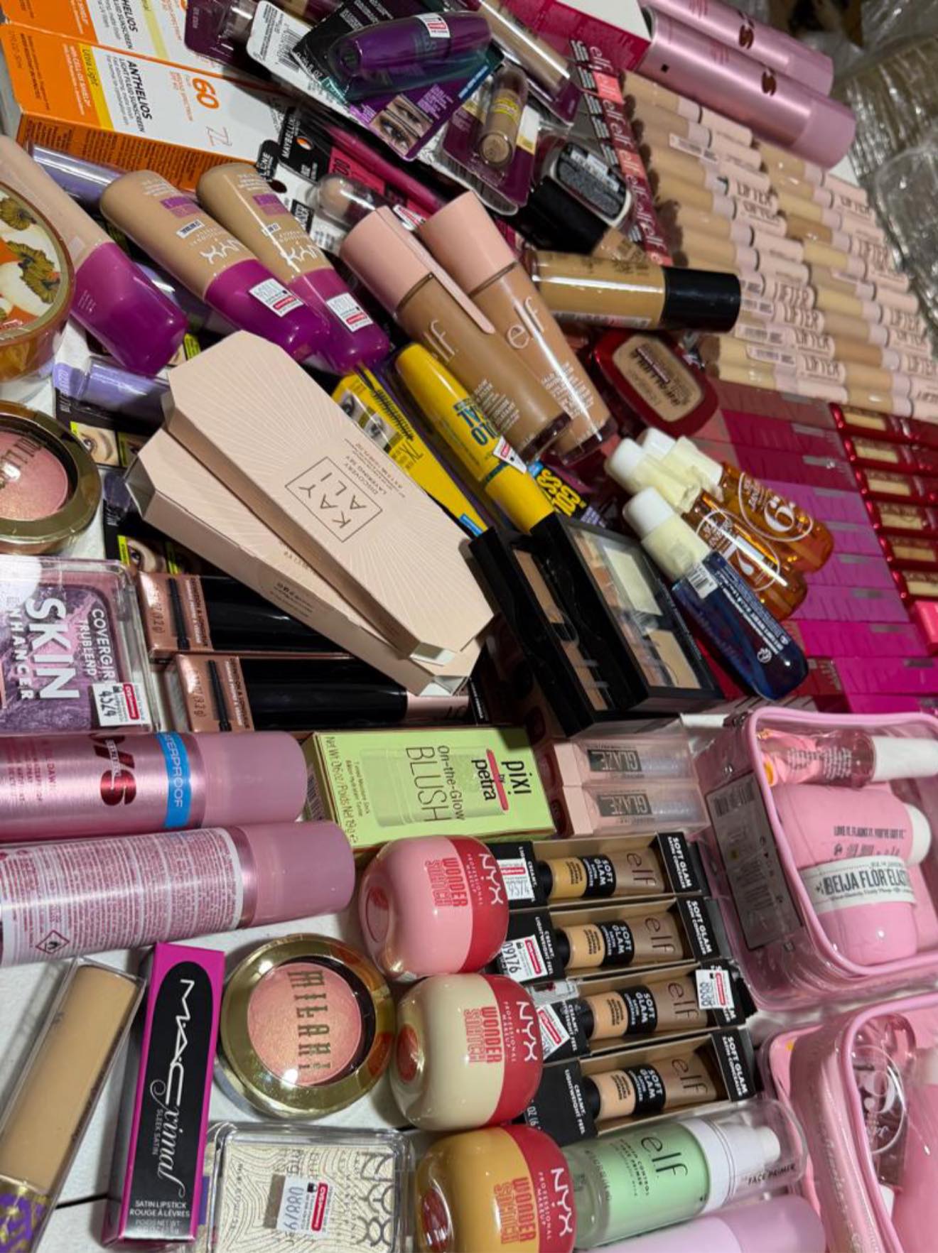 Luminous cosméticos Facebook ad: Bienvenid@s a Luminous cosméticos