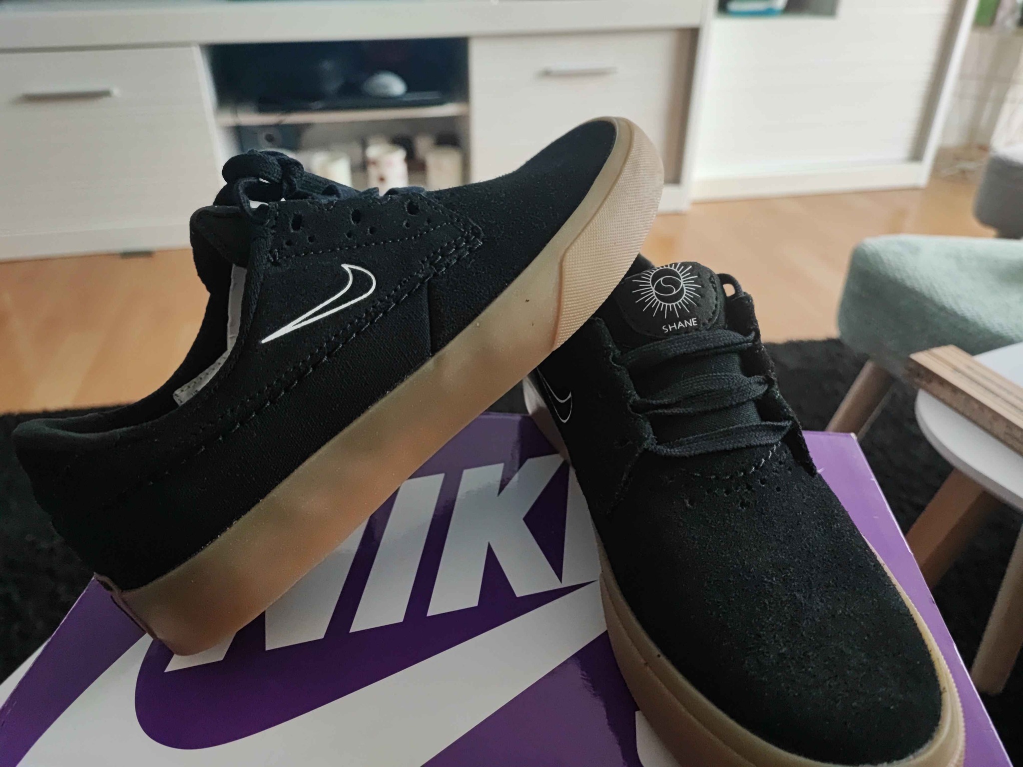 Marina Skrbin Facebook ad: Nike Shane O'Neill Schuhe