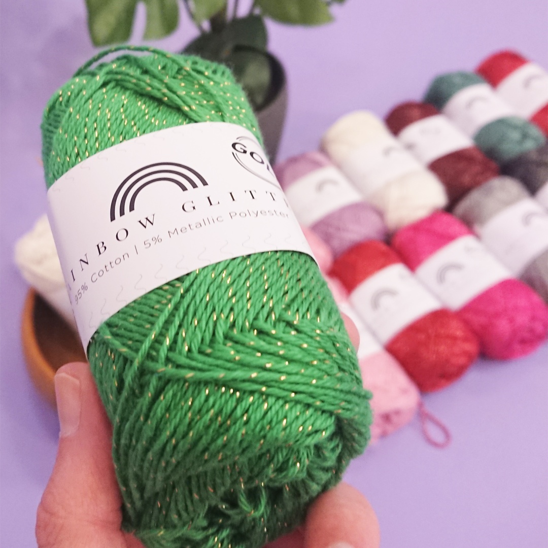 Hobbii Facebook ad: 4.8/5 on Trustpilot from 100,000+ happy crafters