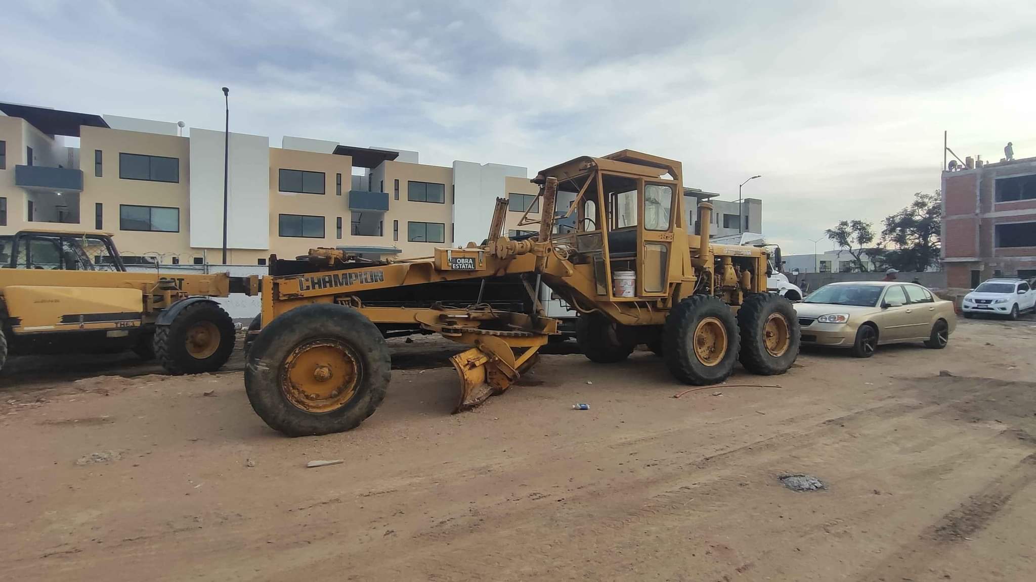 Gerardo Gaudí Facebook ad: Maquila de terracerías zona Querétaro m3, Motoconformadora…