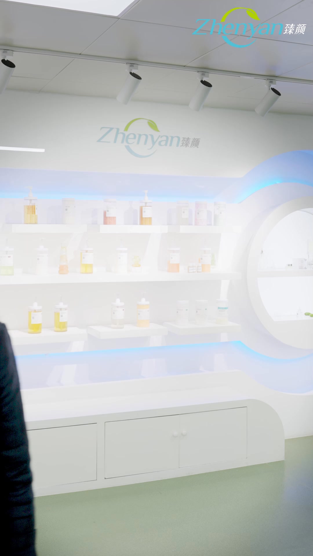 Zhenyan Cosmetics Facebook ad: 𝗬𝗼𝘂𝗿 𝗧𝗿𝘂𝘀𝘁𝗲𝗱 𝗕𝗲𝗮𝘂𝘁𝘆…