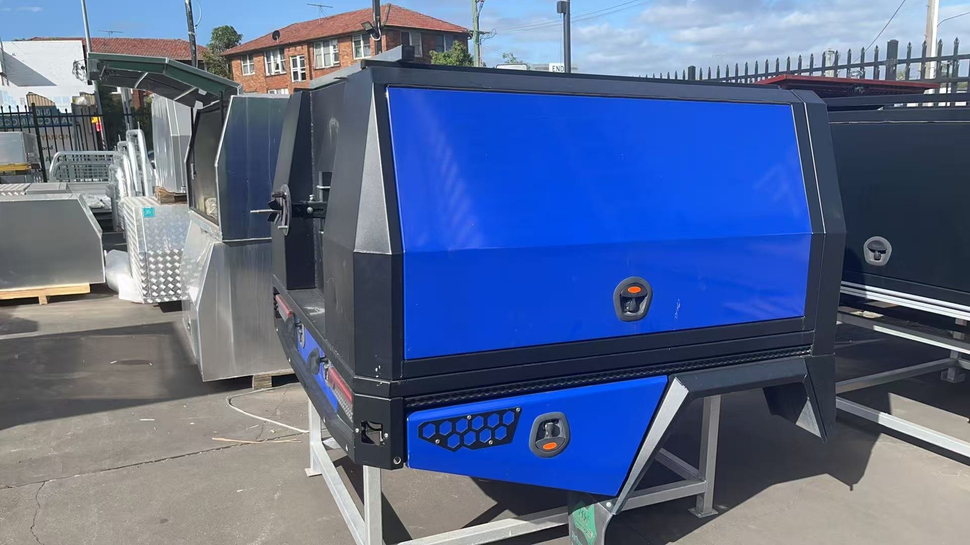 Granville MW Facebook ad: MW custom-built Heavy-duty tray and Canopy