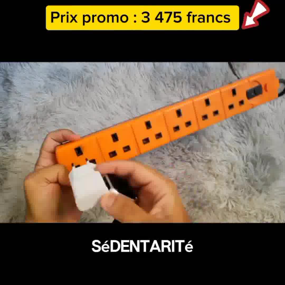 Maboutique en ligne Facebook ad: Découvrez nos montres connectées dès aujourd'hui. Prix 3…