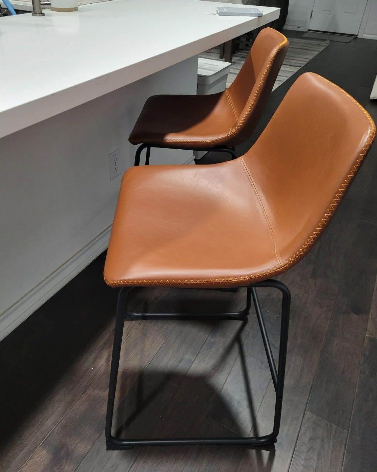 Ismo Markt Facebook ad: (Set of 2) High End Sturdy Brown Leather Counter Height…
