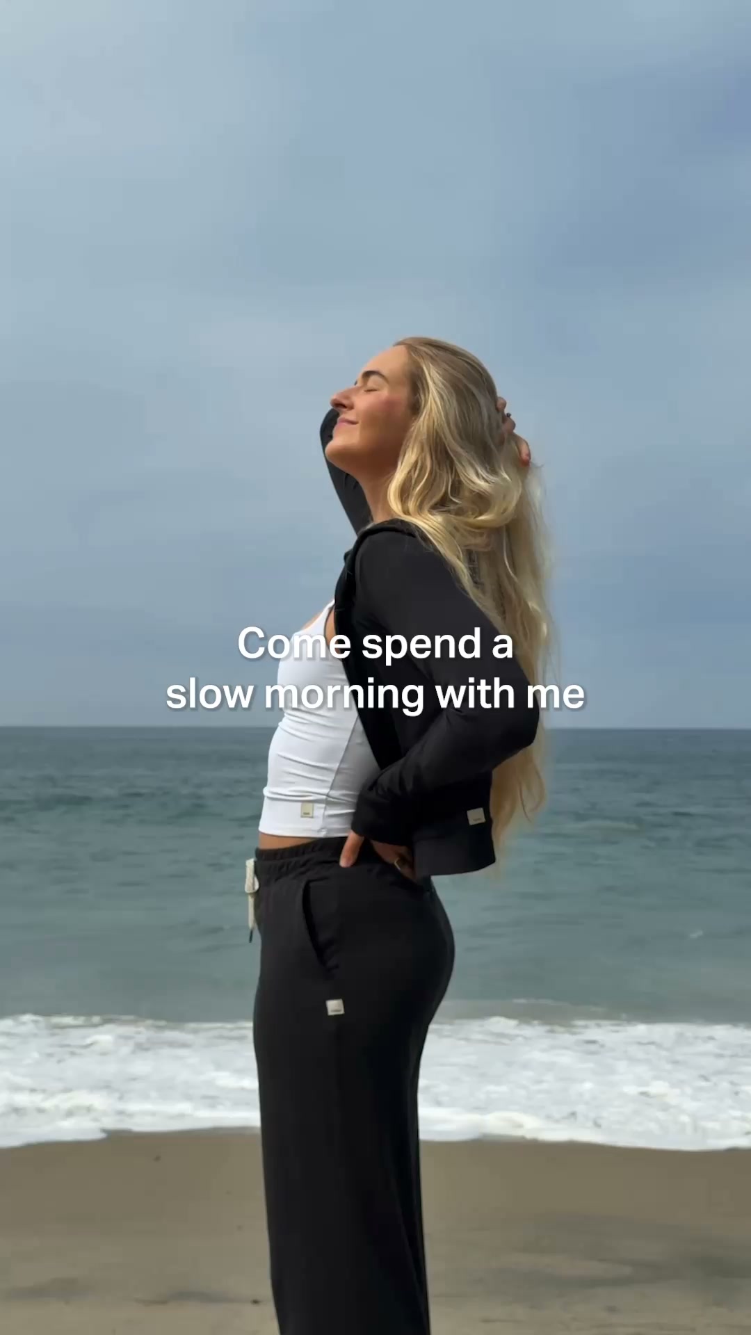 Amelia Edmondson Facebook ad: Halo Essential Wideleg, Black Heather Pants, Vuori