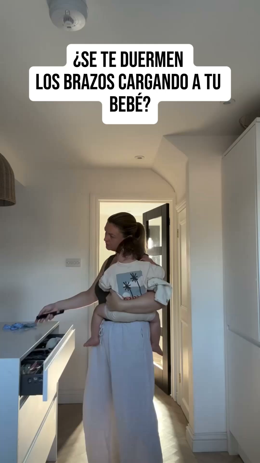 Divino Trend EC Facebook ad: Cargador de bebé fresco y ergonómico