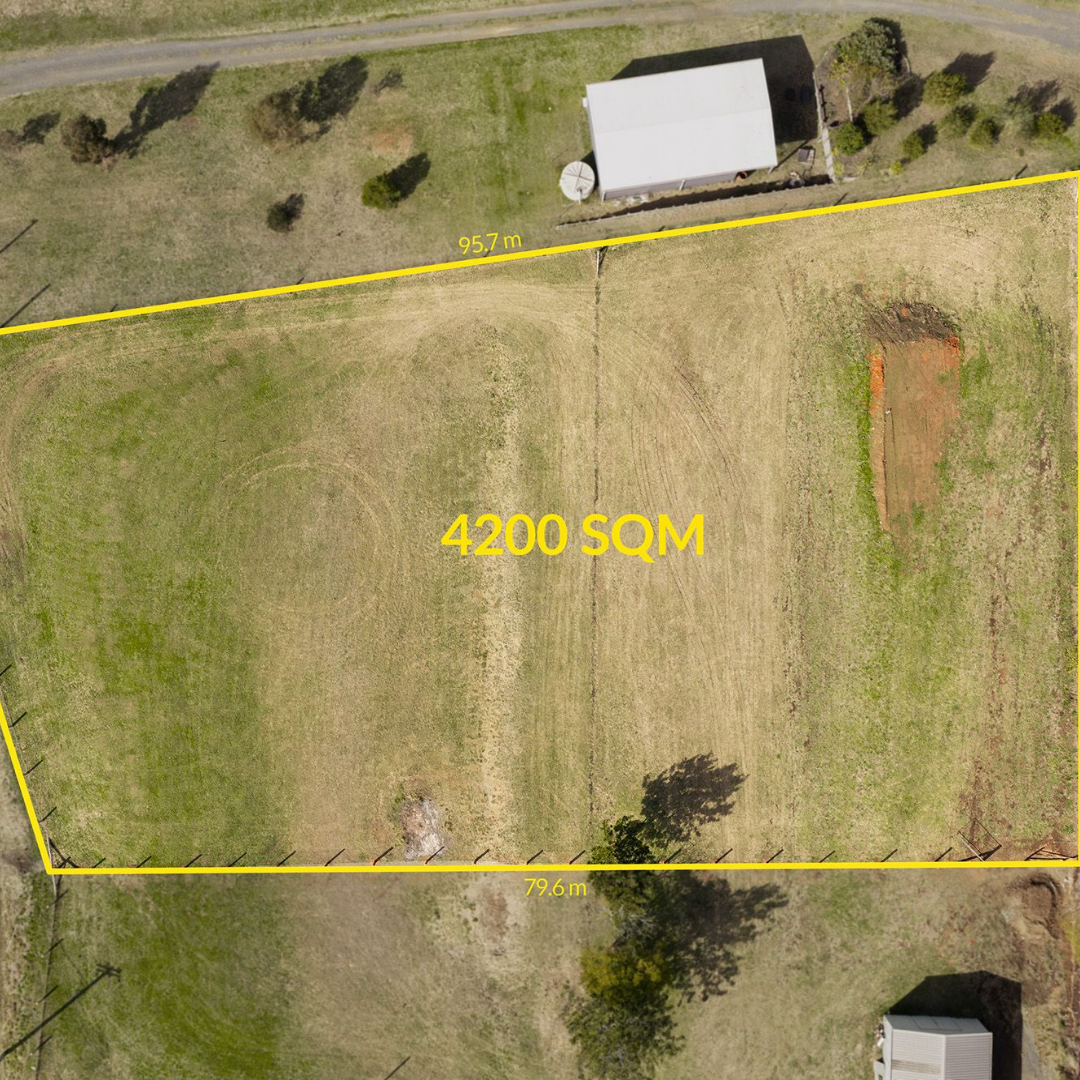 Lindsay Southwell - Ray White Toowoomba Facebook ad: YOUR 4,200m² BLANK CANVAS IN MOUNT RASCAL