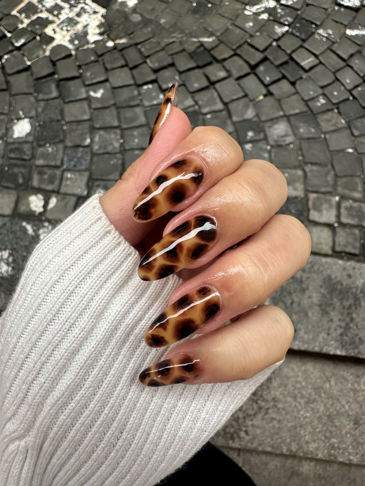 Feminity Nails & Lashes - Lausanne Facebook ad