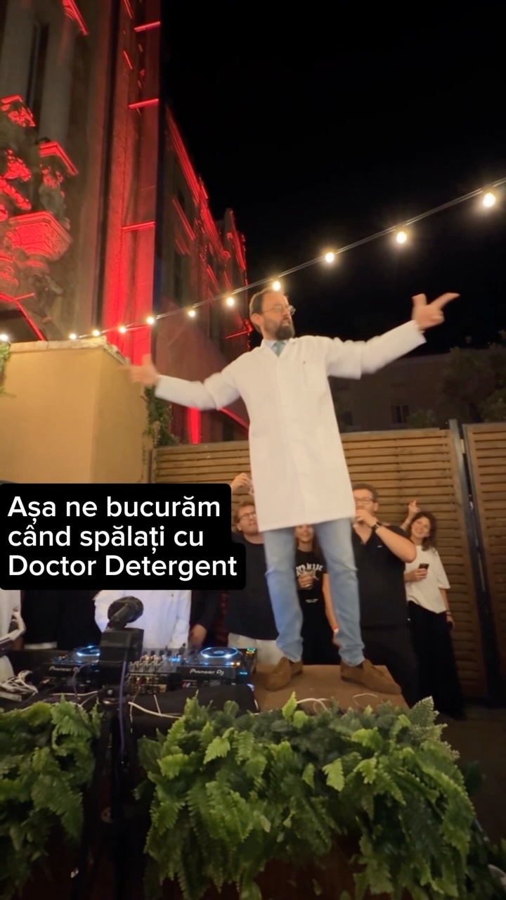 Doctor Detergent Facebook ad: Așa ne bucurăm când spălați cu Doctor Detergent.