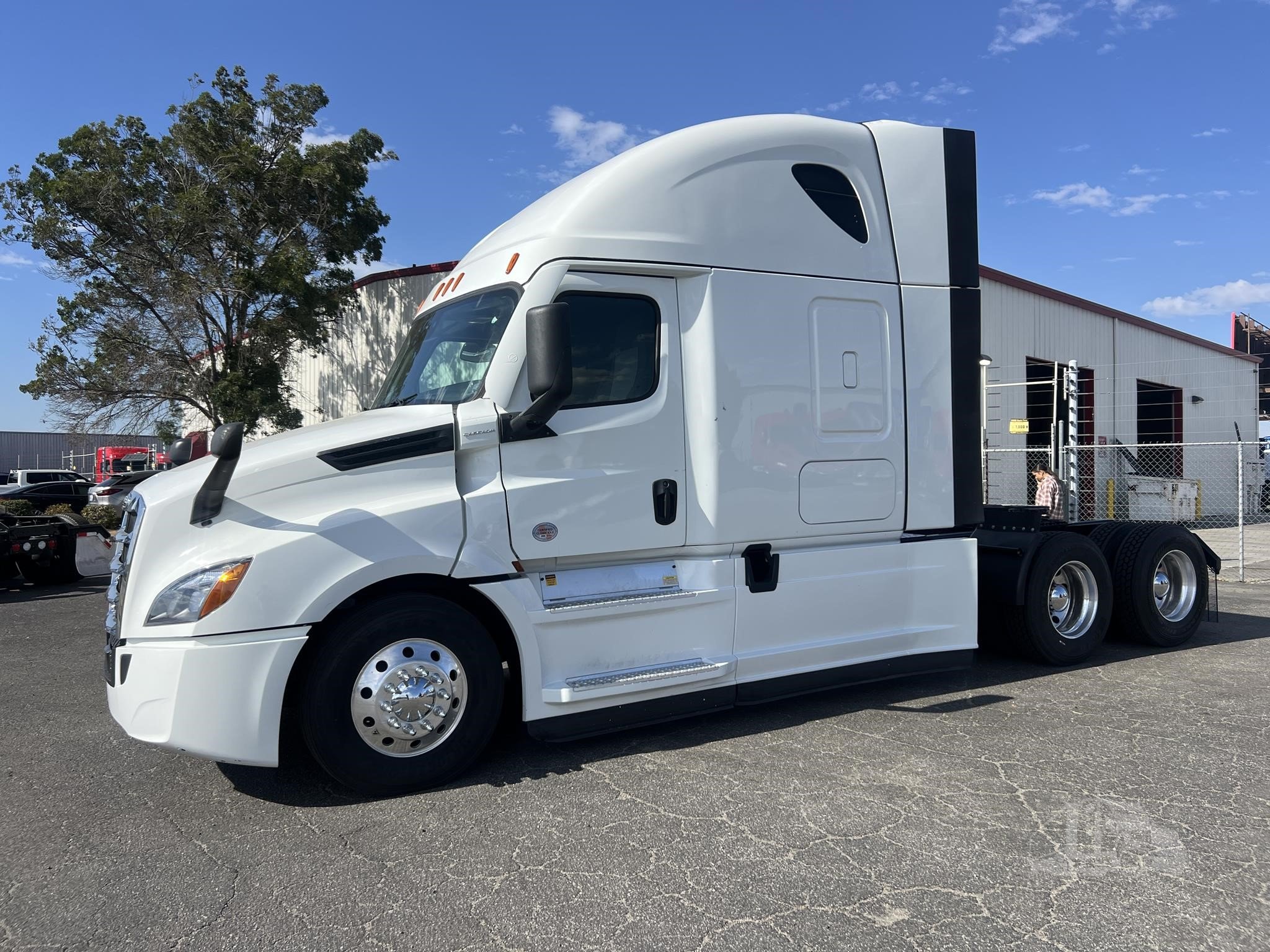 Semisenio Facebook ad: Over 200 trucks in stock!