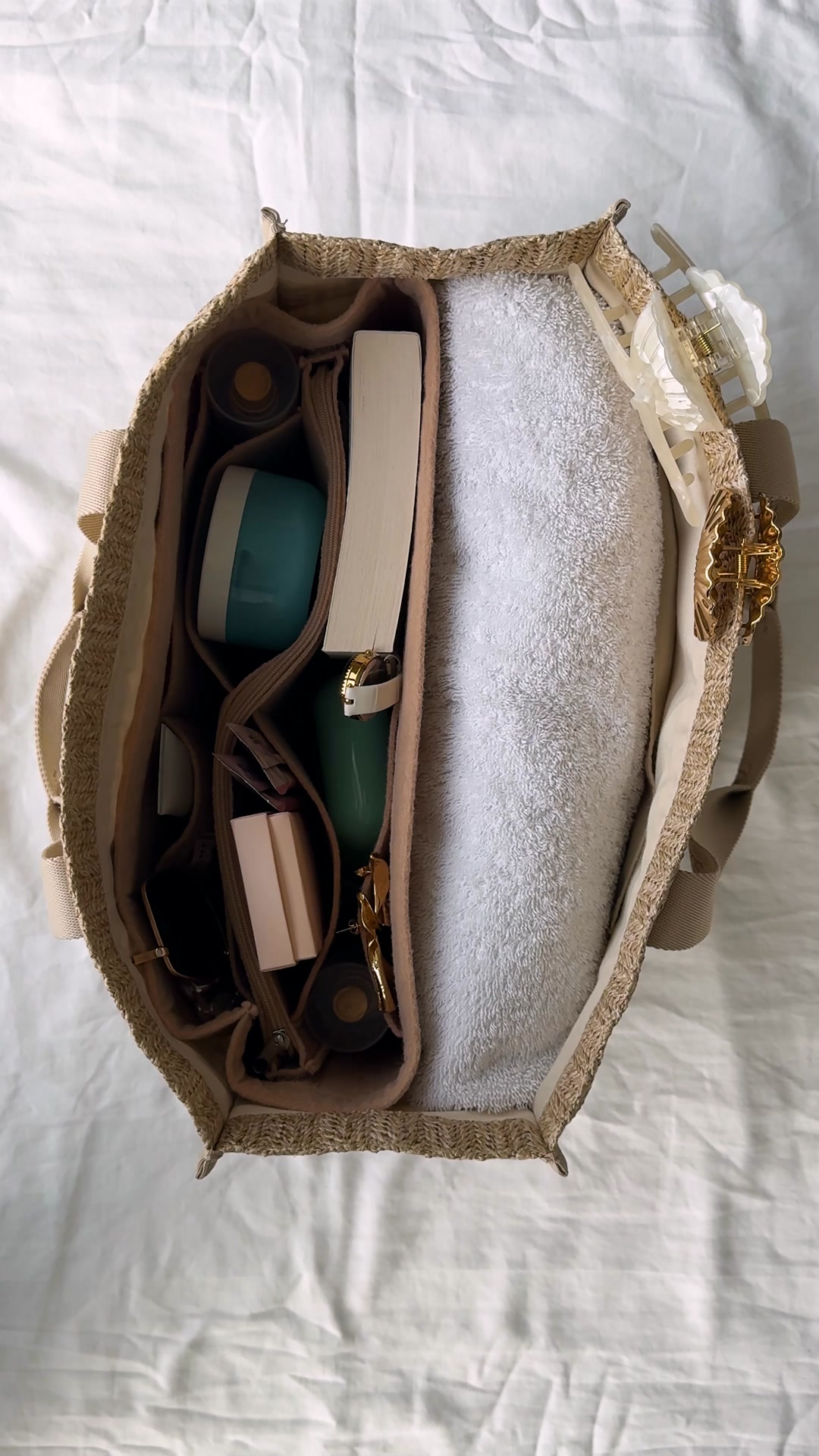 Oriflame Facebook ad: Mi van a táskámban nyáron