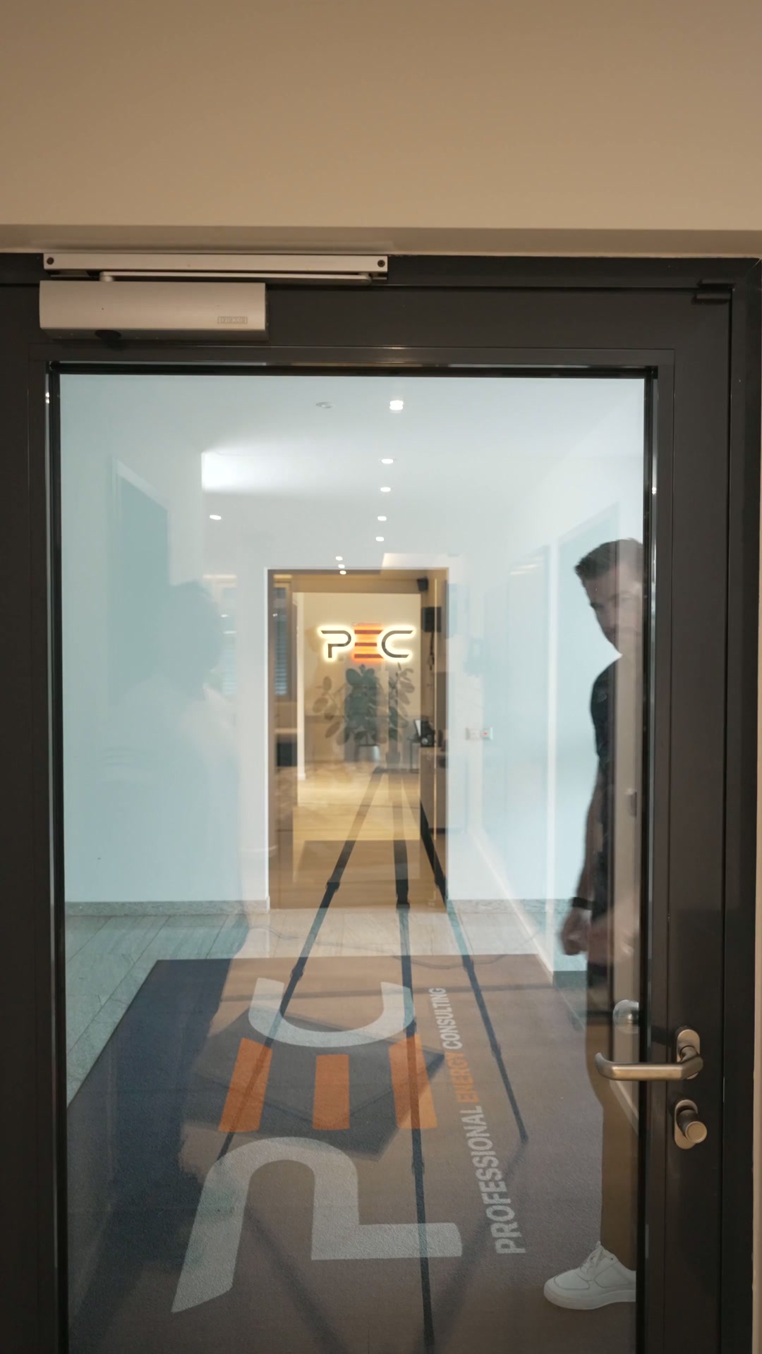 PEC - Professional Energy Consulting Facebook ad: Jetzt in unter 2 Minuten bewerben