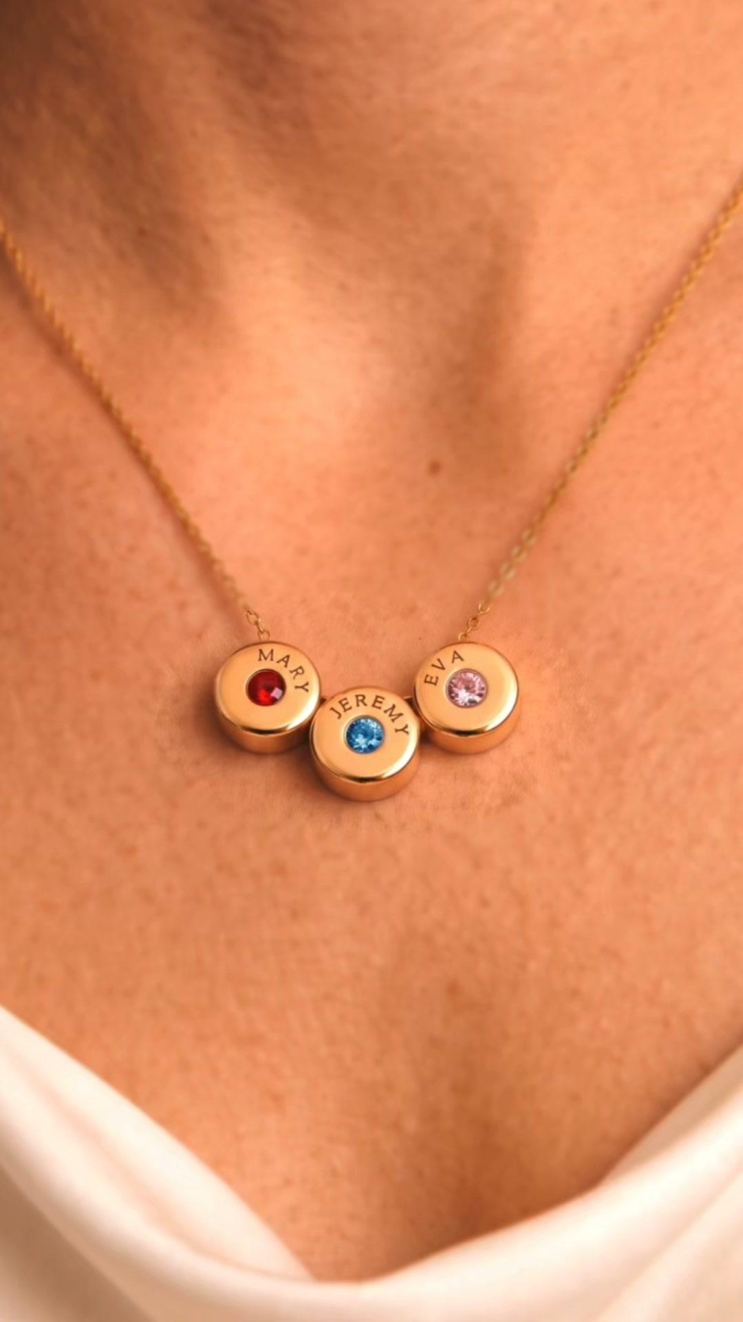 MYKA Bijoux Facebook ad: Personnalisez votre bijou ici >>