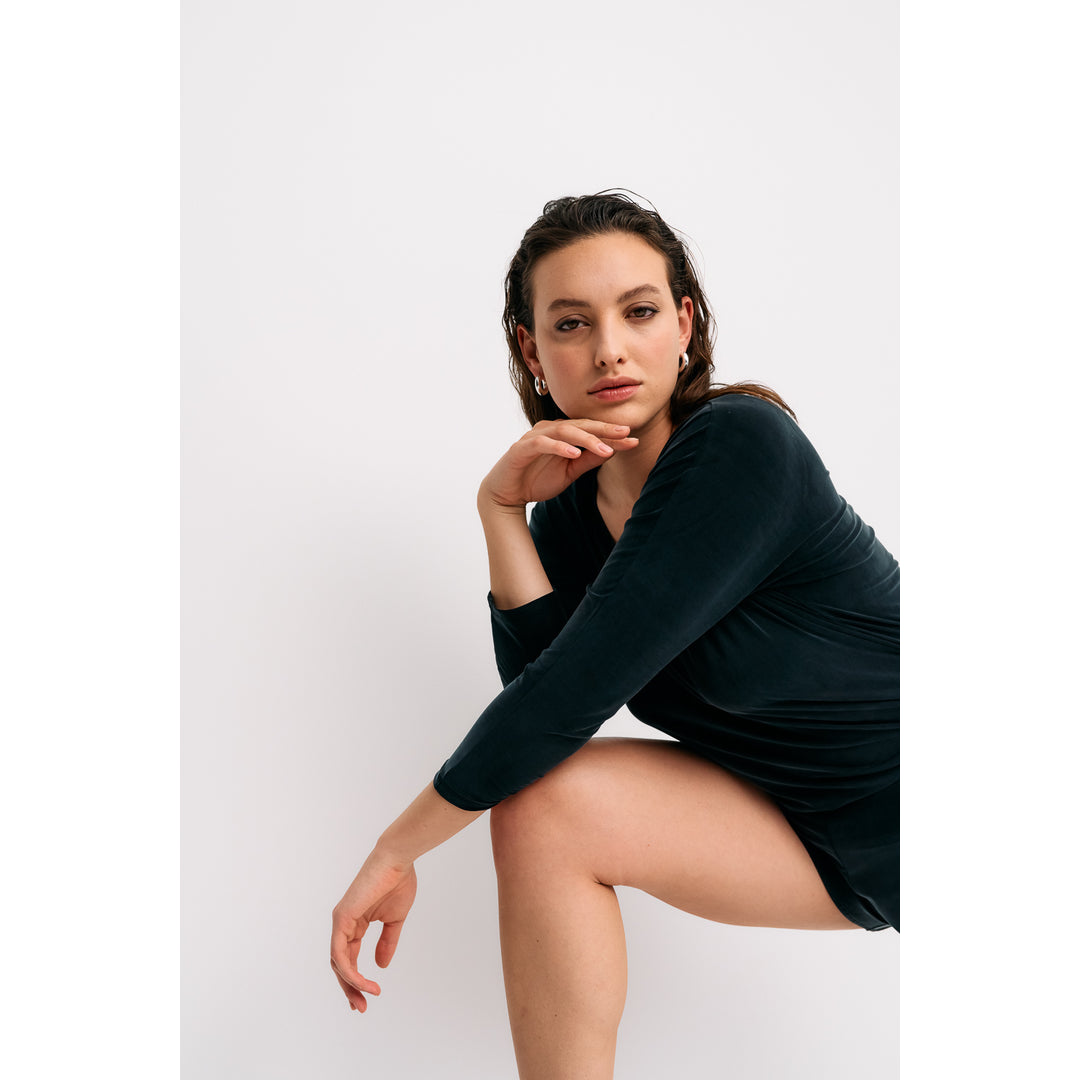Moya Kala - Ethical Body Basics Facebook ad: Zeitlose Body Basics für eine bewusste Capsule Wardrobe.