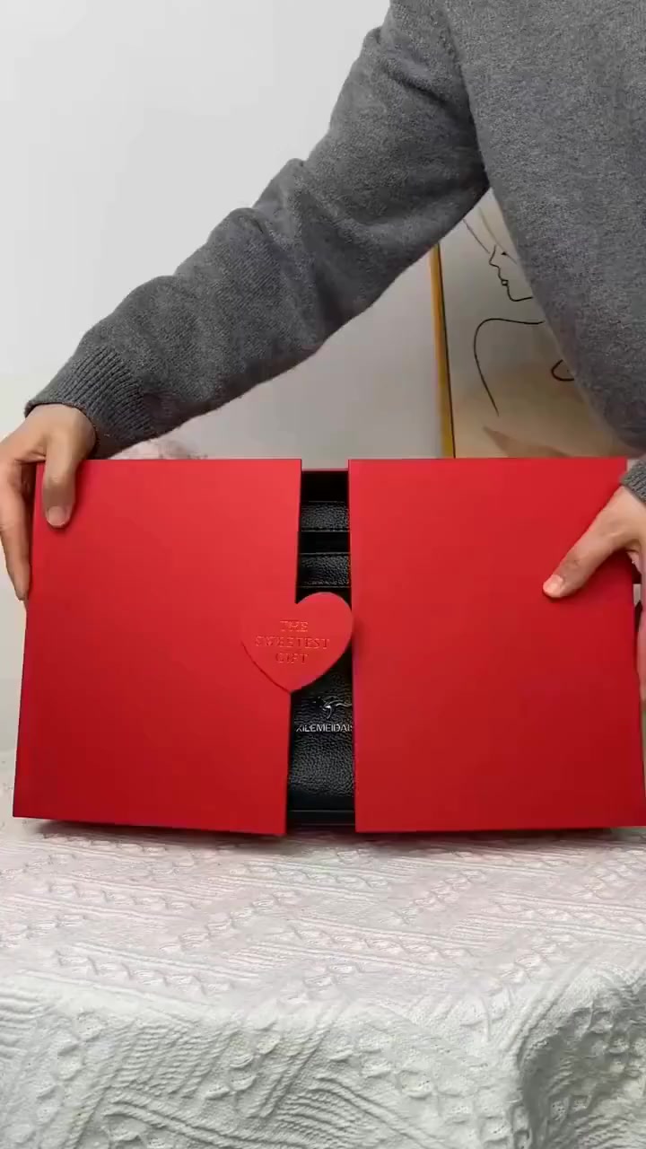 Rablaisie cool Facebook ad: The Perfect Shoulder Bag, Style Meets Functionality!
