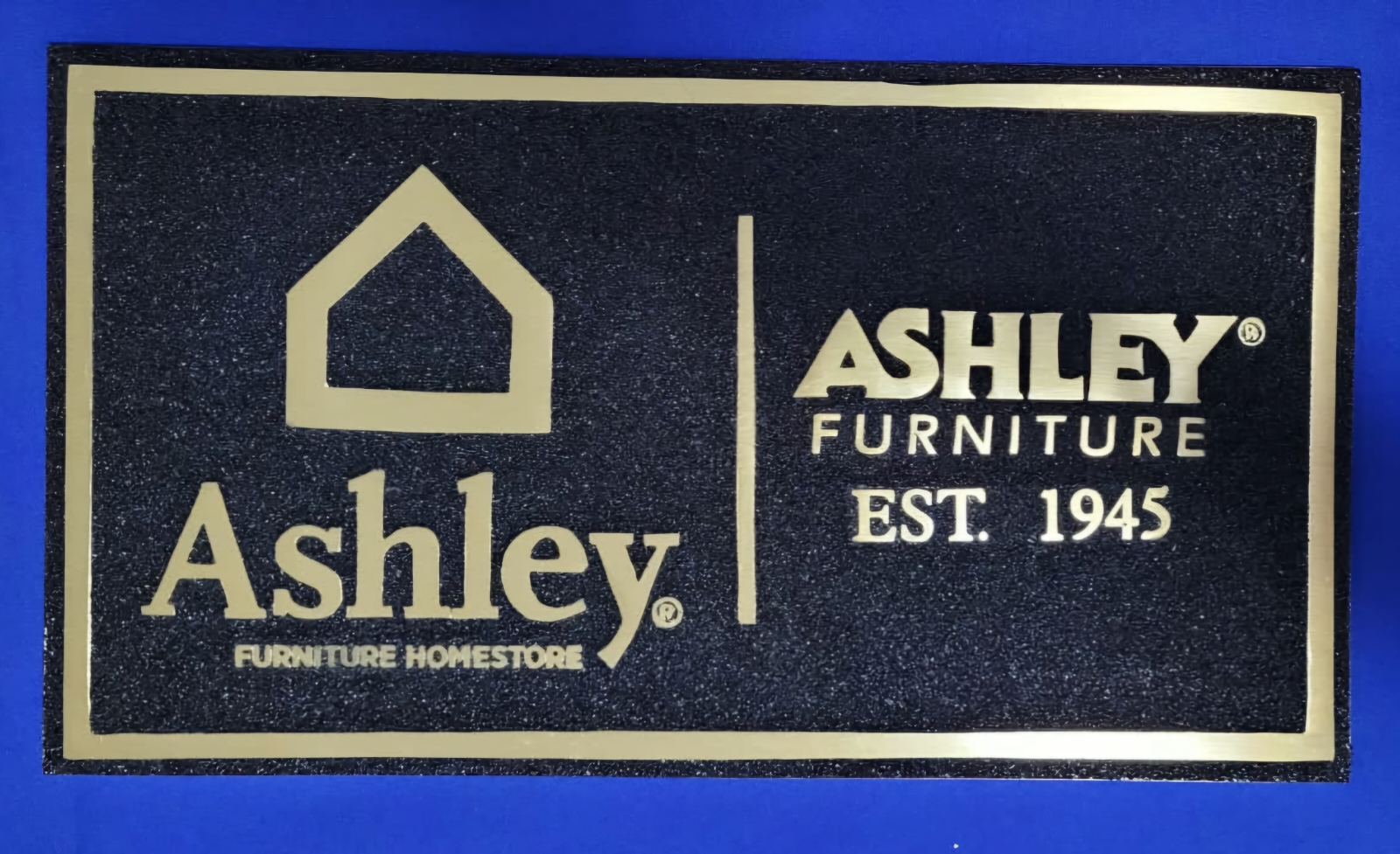Publicidad 3D Letreros y Placas Facebook ad: PLACAS CONMEMORATIVAS