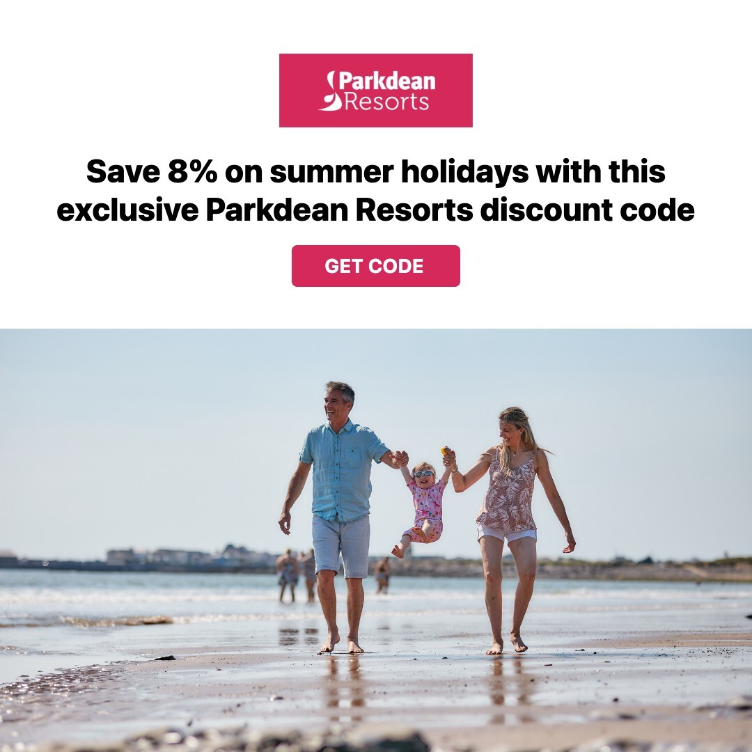 Everything Discounts Facebook ad: Book your summer family holiday now!
