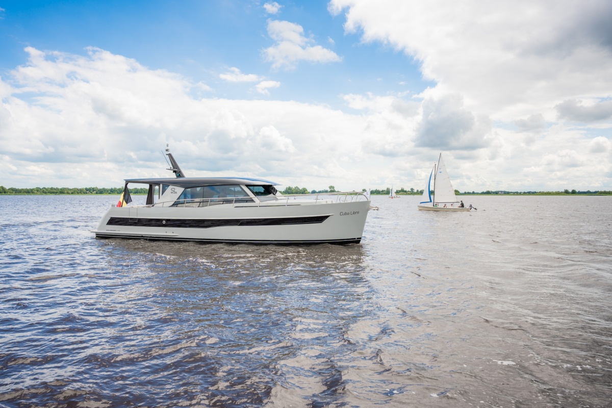 Super Lauwersmeer Facebook ad: Voor lange en 𝗰𝗼𝗺𝗳𝗼𝗿𝘁𝗮𝗯𝗲𝗹𝗲 𝗿𝗲𝗶𝘇𝗲𝗻.
