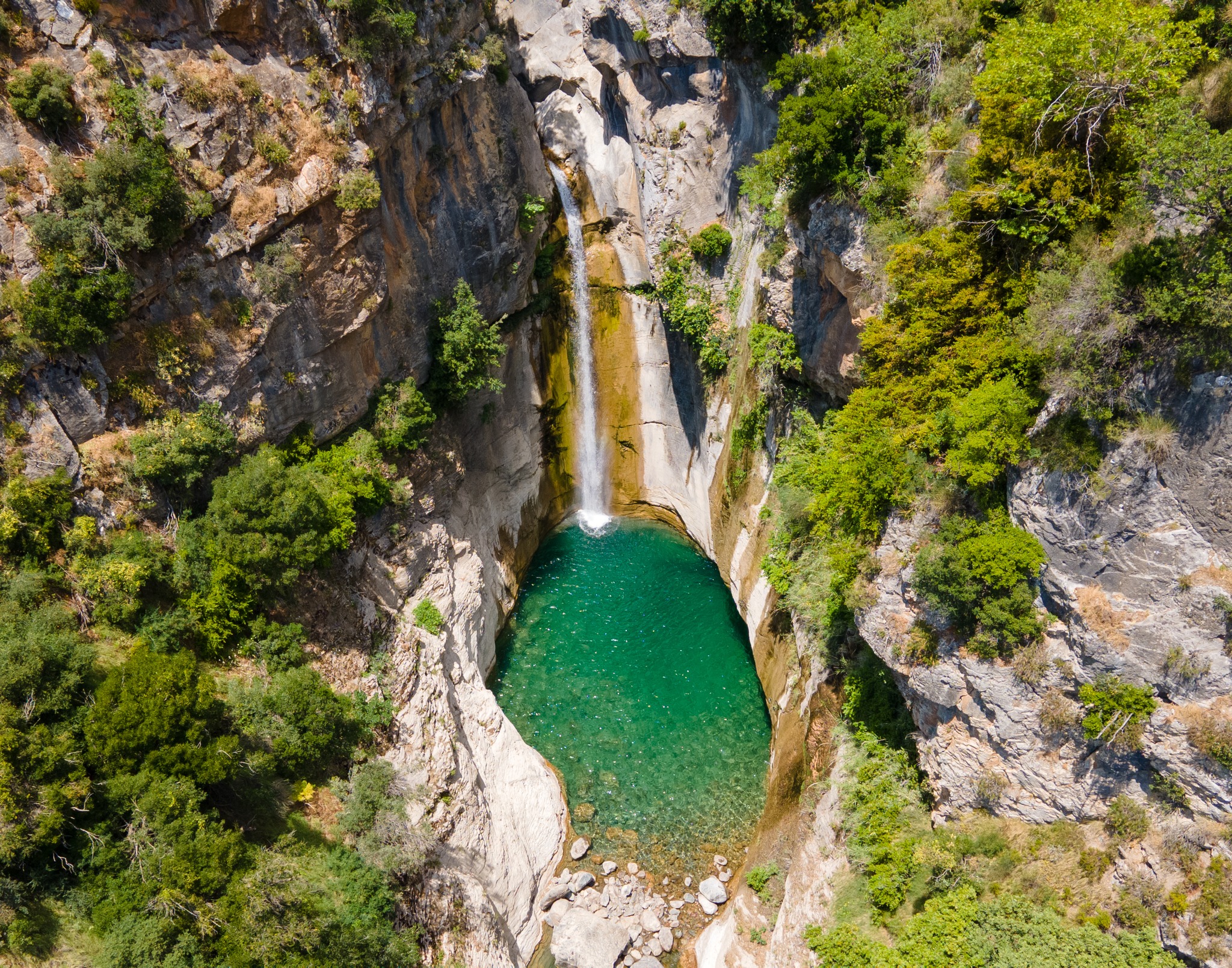 WADE Adventure Travel & Outdoor Activities Facebook ad: ΚΑΤΑΡΡΑΚΤΗΣ ΜΑΝΙΚΙΑΤΗΣ: River Trekking στην Εύβοια