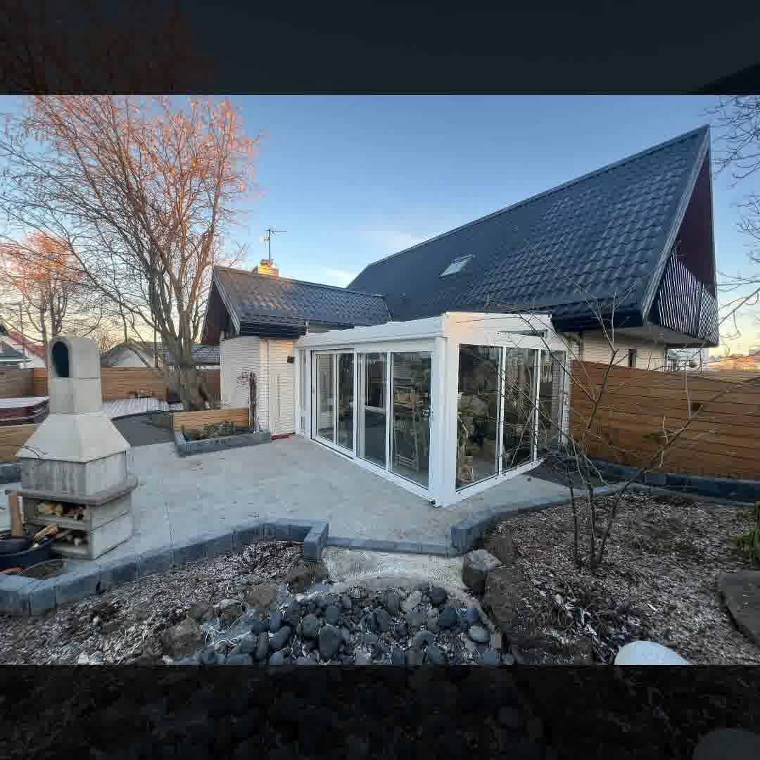 Jón Bergsson Facebook ad: Nú er rétti tíminn til að panta skála…