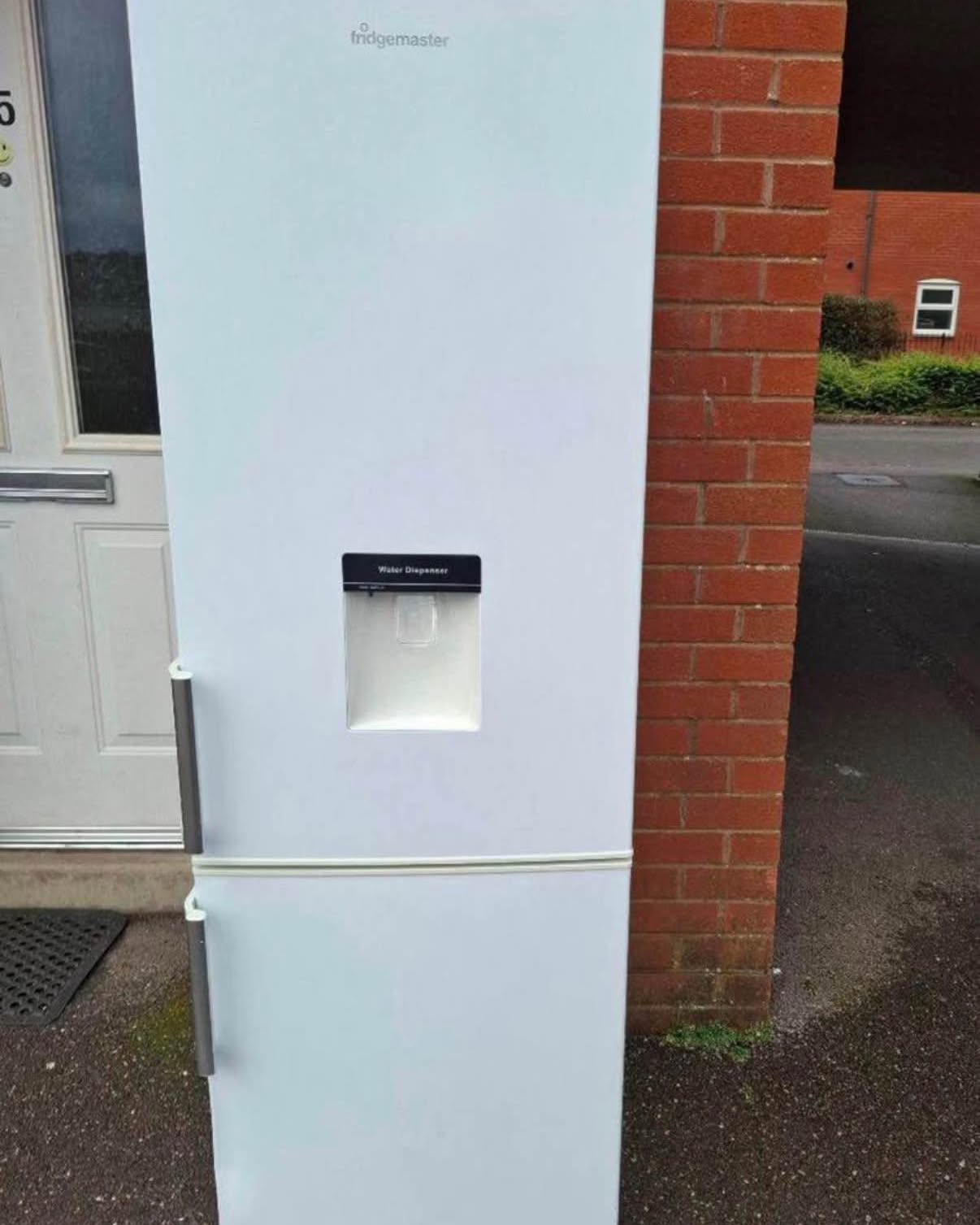 Nicola Jones Facebook ad: FRIDGEMASTER fridge freezer ‘delivery available’