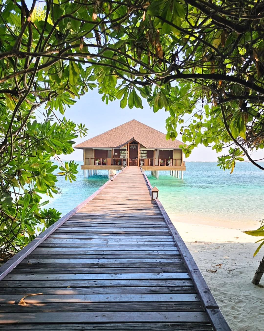 Medhufushi Island Resort Facebook ad: An Overwater Spa in the Maldives