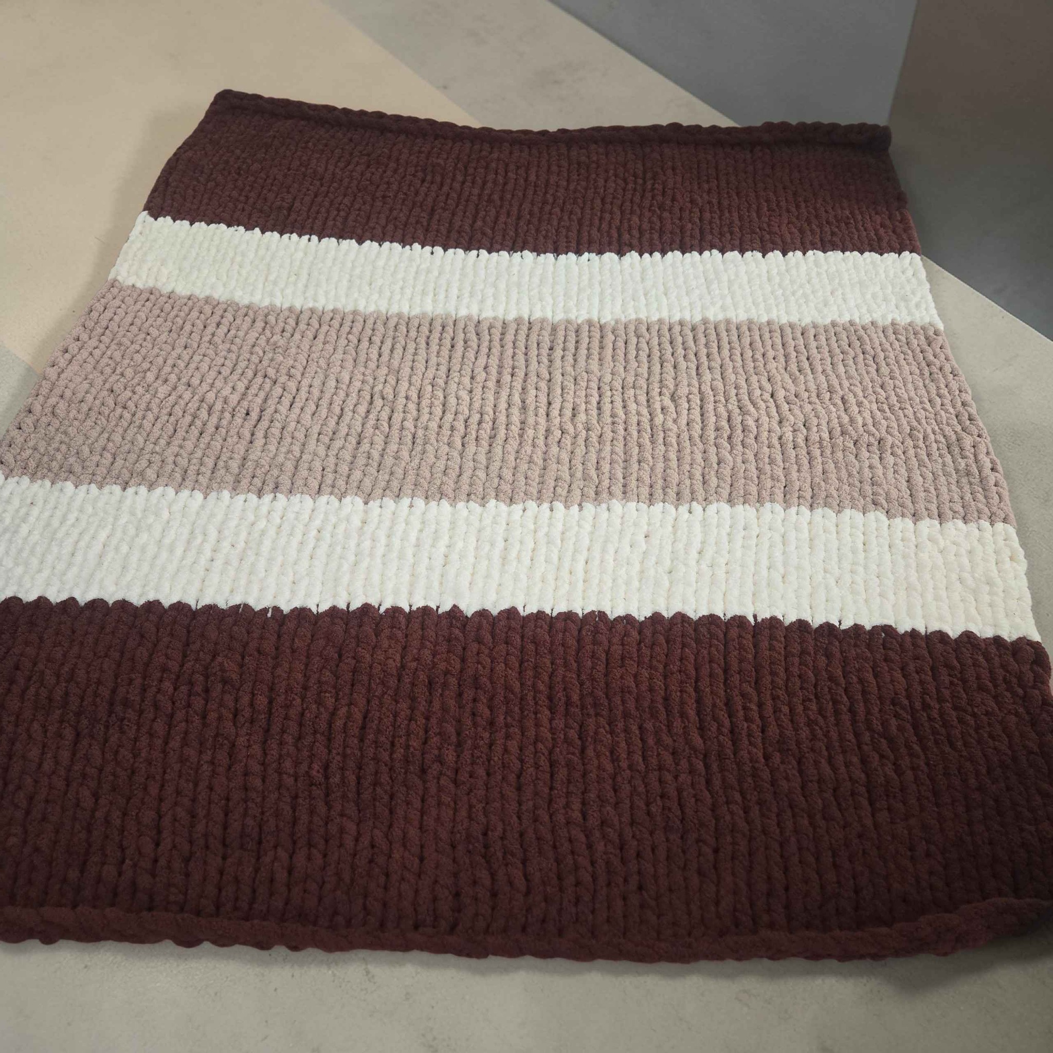 Juanita Ocasio Facebook ad: Twin Size Chunky Knit Blanket, Handmade