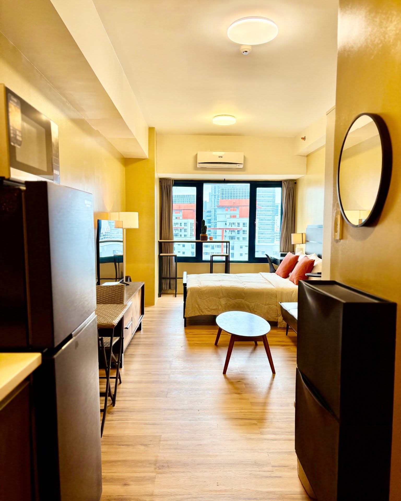 Royce Kuan Ken Facebook ad: 1 Bed 1 Bath Apartment/condo