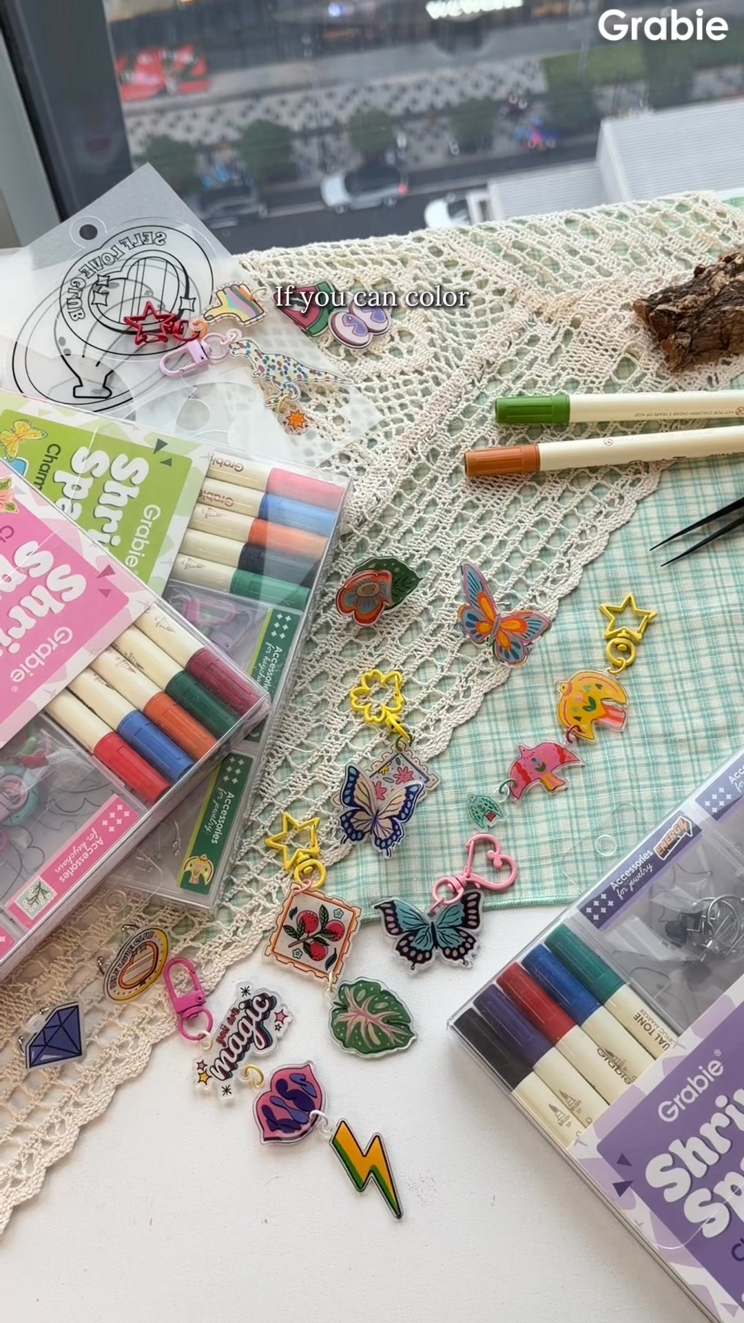 Grabie Facebook ad: Shrink to Sparkles Craft Kit