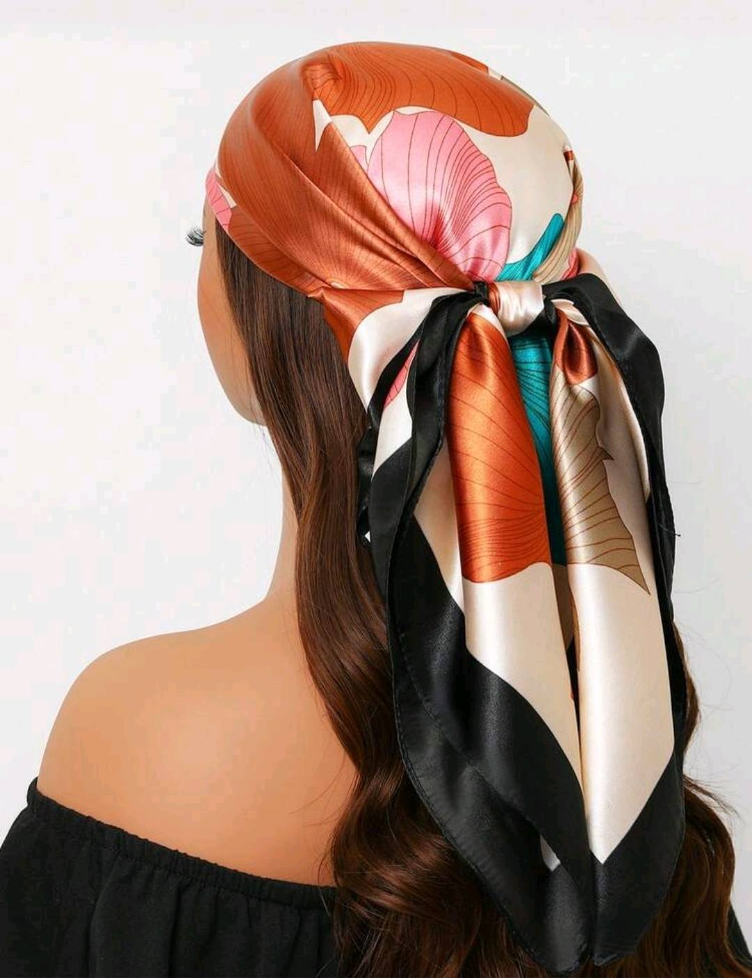 Festiv'All Facebook ad: CARRÉS DE FOULARD PROMO!