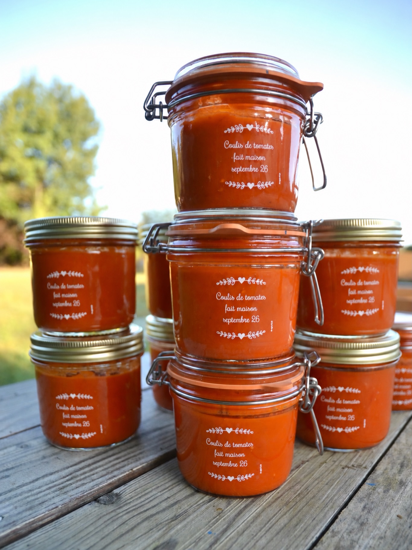 A-qui-S Facebook ad: Etiquette transparente personnalisée sur pots de confiture