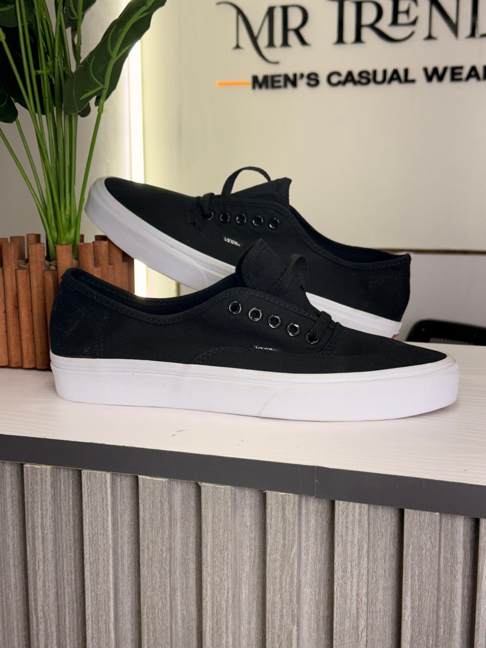 Mr Trendy Footwear Facebook ad: Cash on Delivery Available