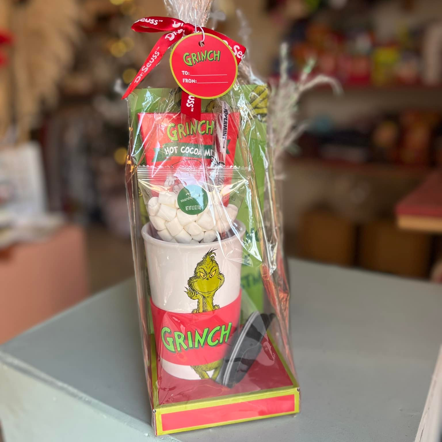 Gavashowroom Facebook ad: ¡Hola! Les damos la bienvenida a