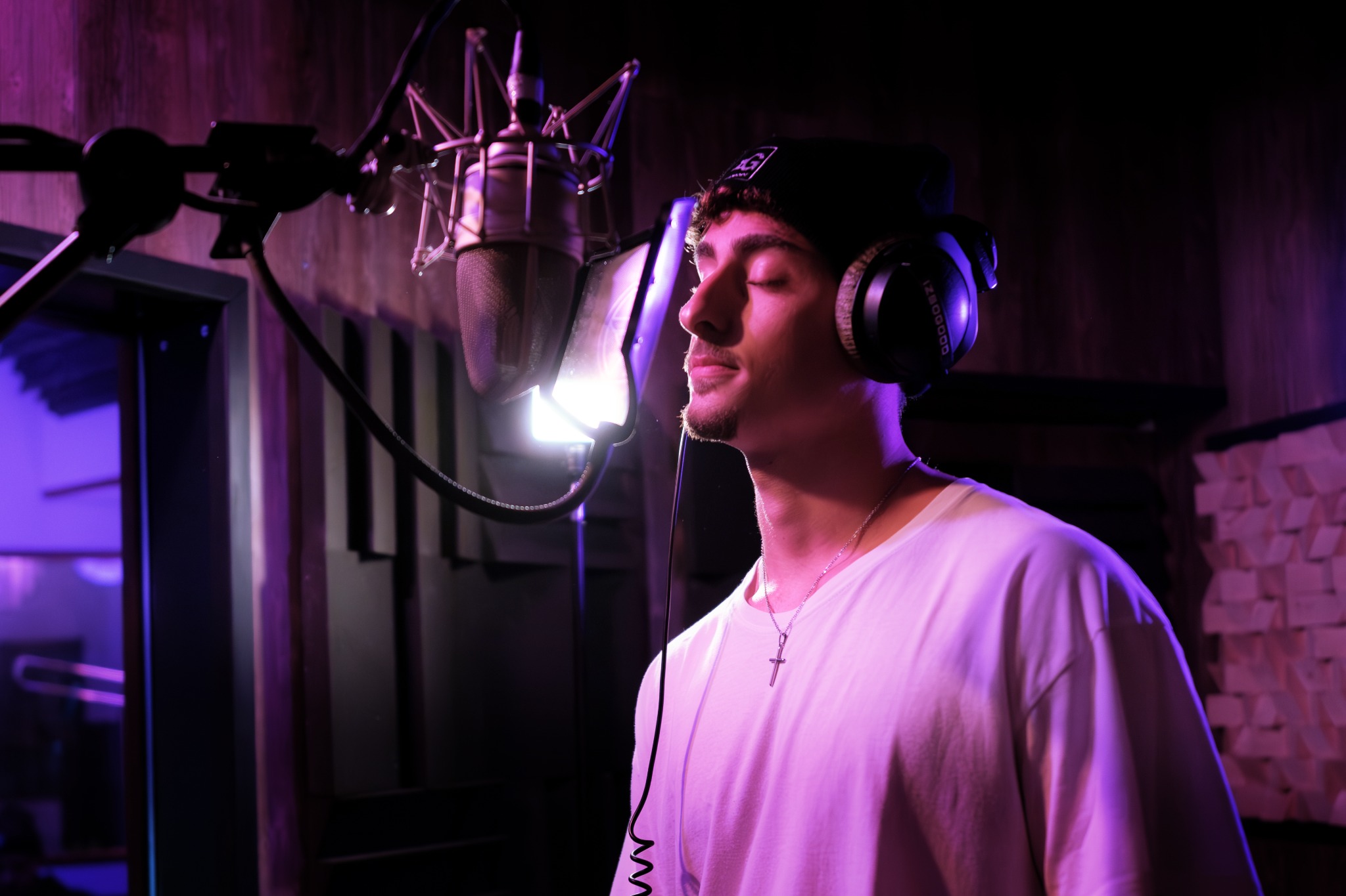 IZSOGOOD Facebook ad: Du suchst ein Studio, das nicht nur Technik…