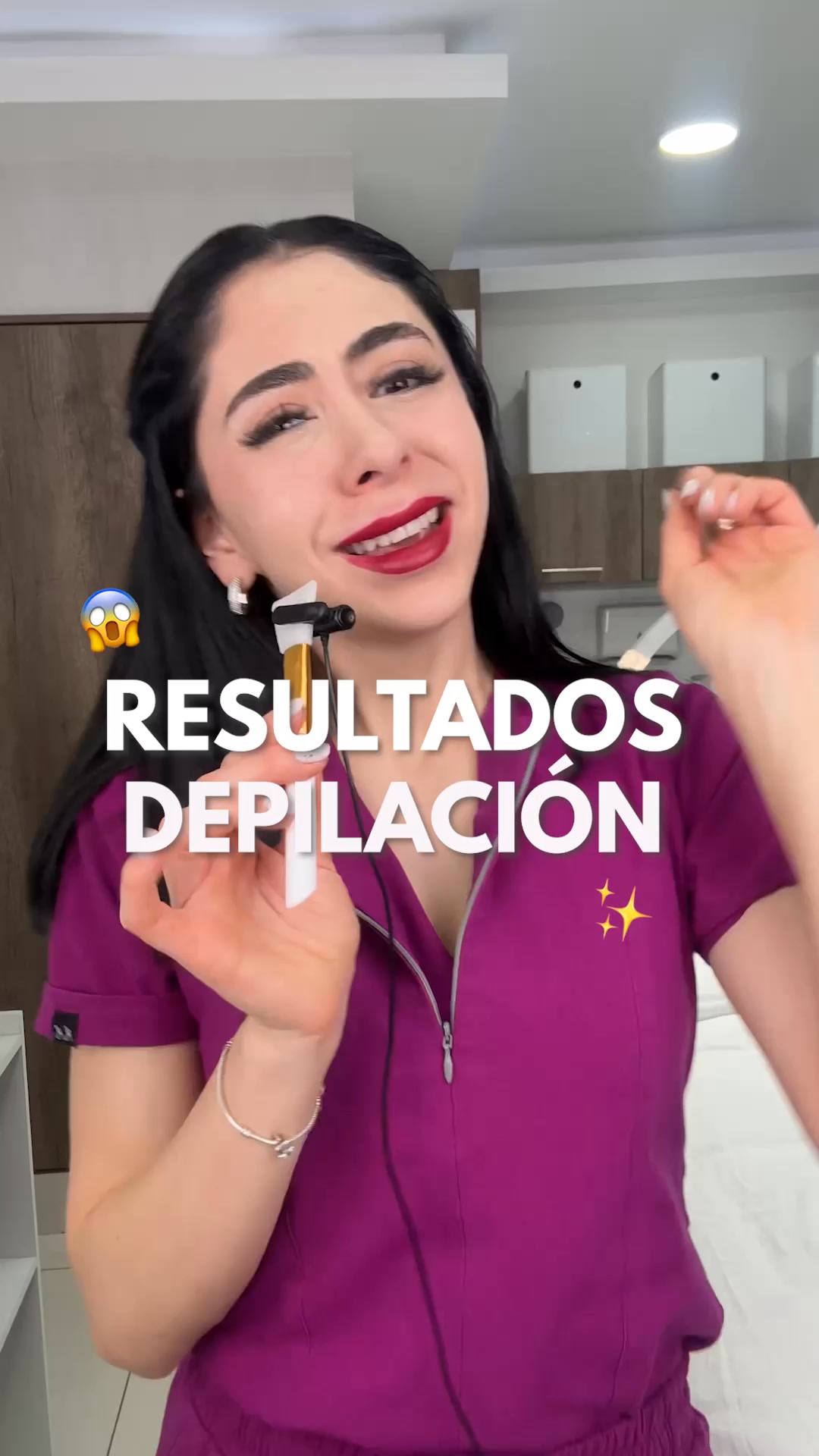 Vescica Facebook ad: Chatea con nosotros
