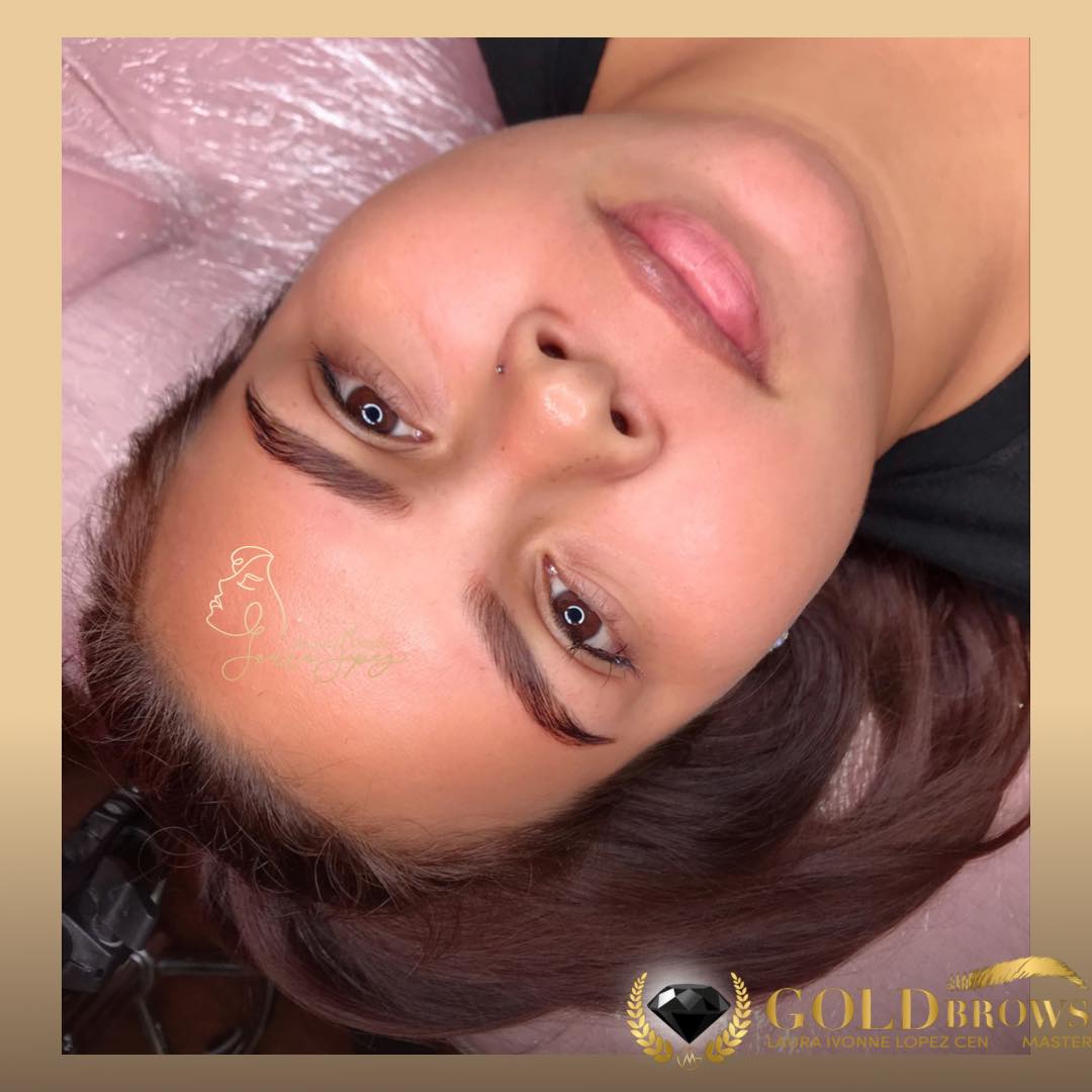 Laura López PMU Studio Facebook ad: ~*PARTY LASHES AND HENNA BROWS *~