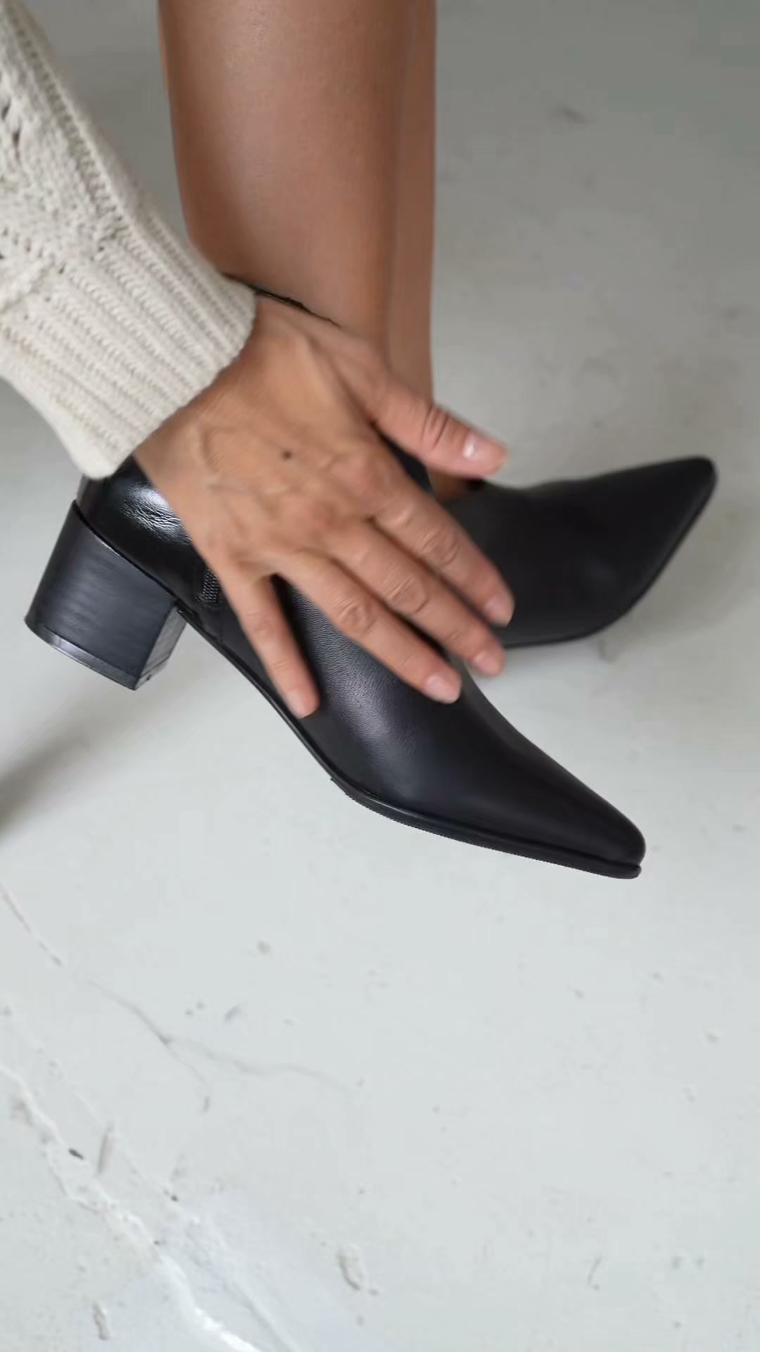 Millana BsAs Facebook ad: Zapatos hasta el 44