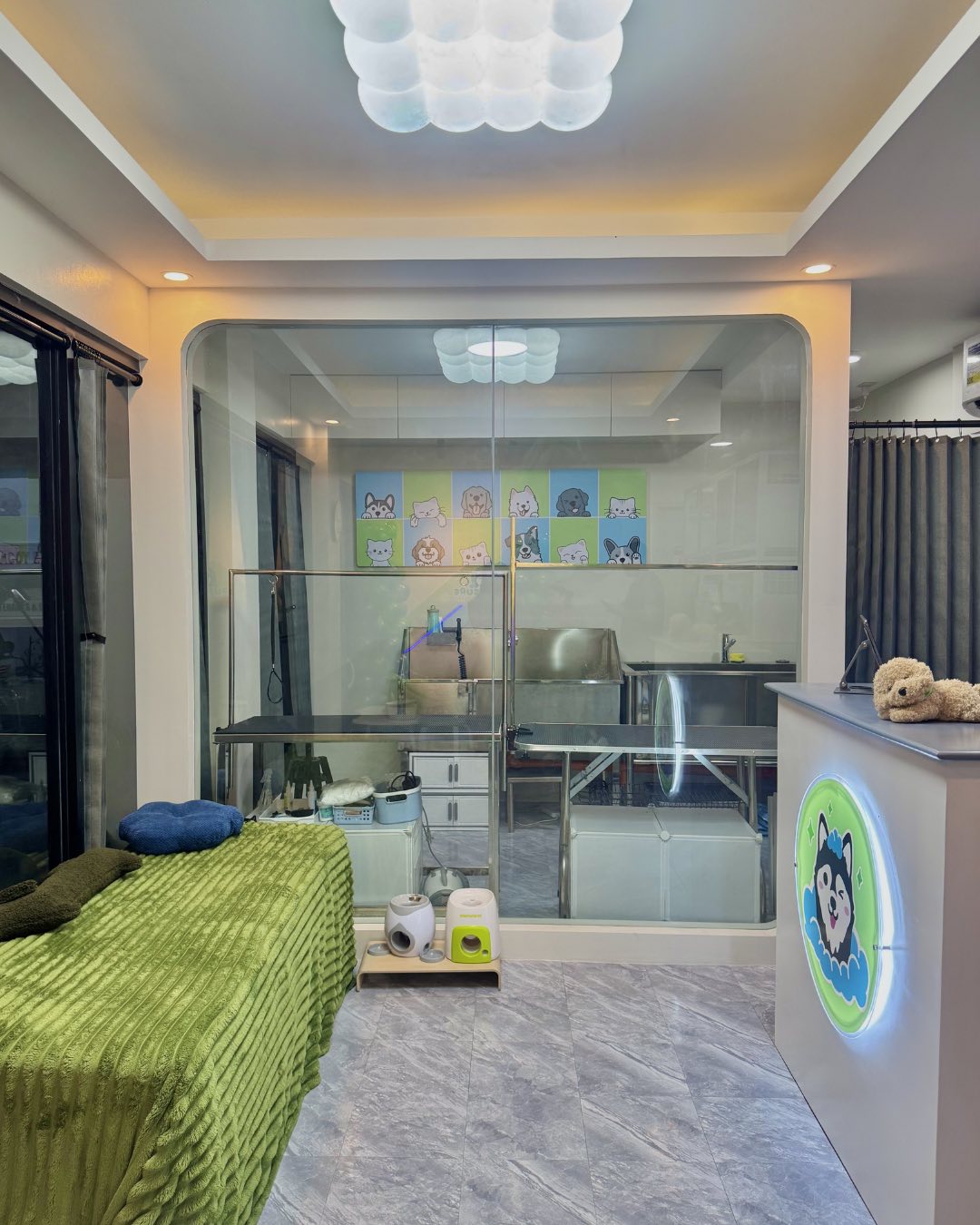 FurSure Pet Grooming & Hotel Facebook ad: Maulan? Maputik si furbaby?