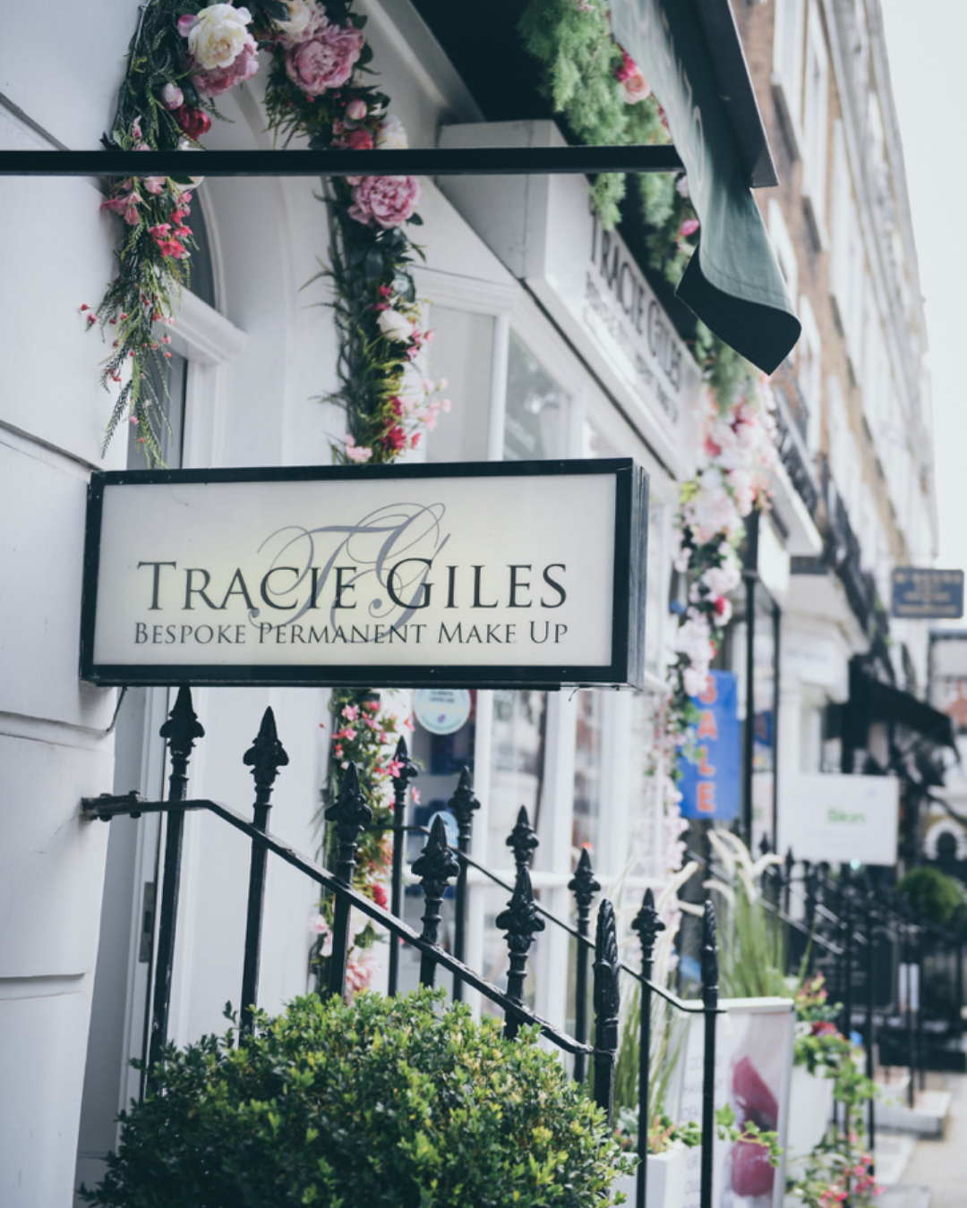 Tracie Giles London Facebook ad: Experience the art of luxury permanent makeup.