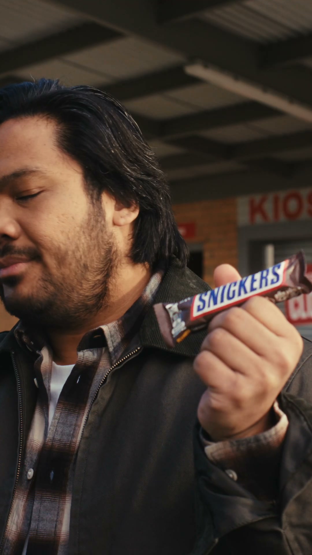 SNICKERS Australia Facebook ad: Don’t let hunger throw you off your game.